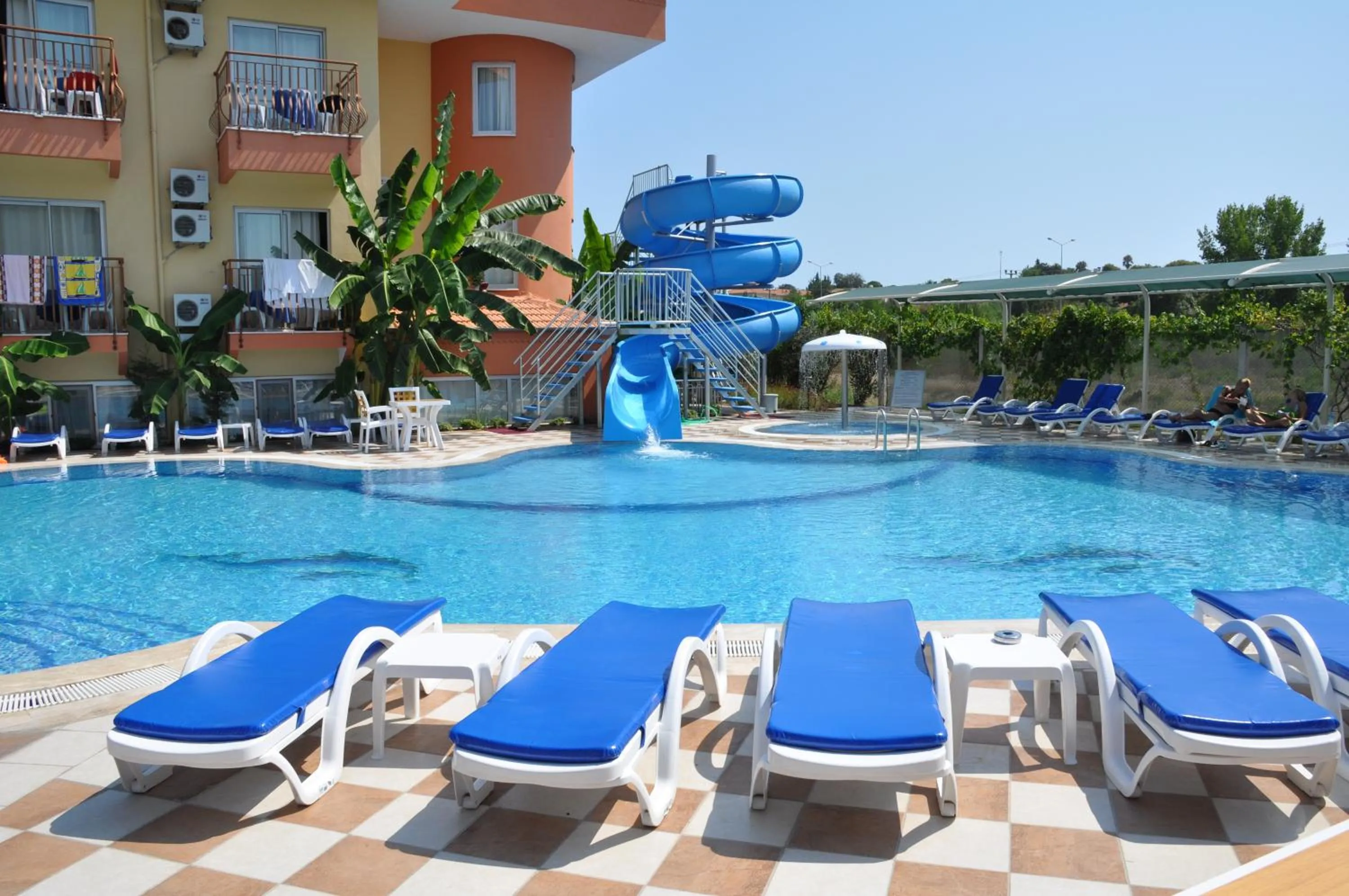 Swimming pool in Yavuzhan Hotel