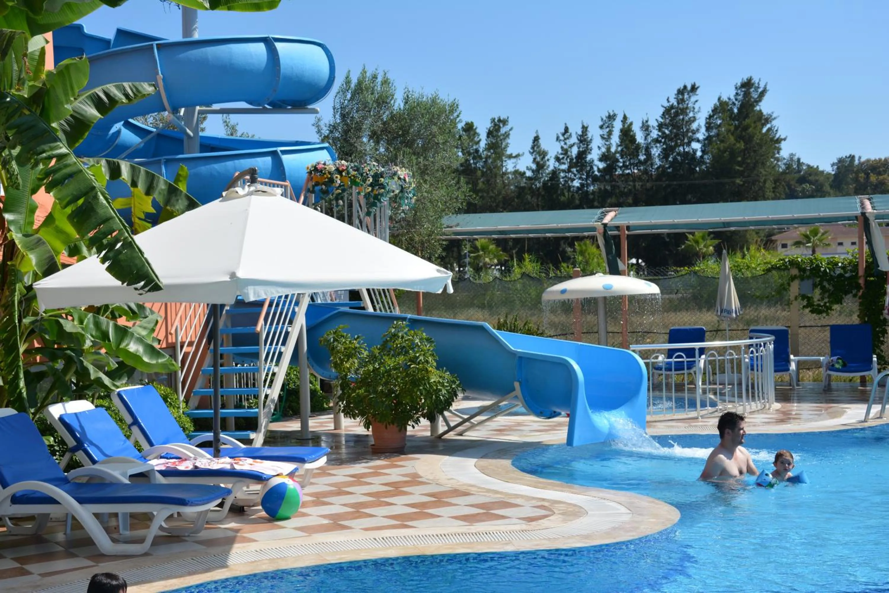 Swimming pool in Yavuzhan Hotel