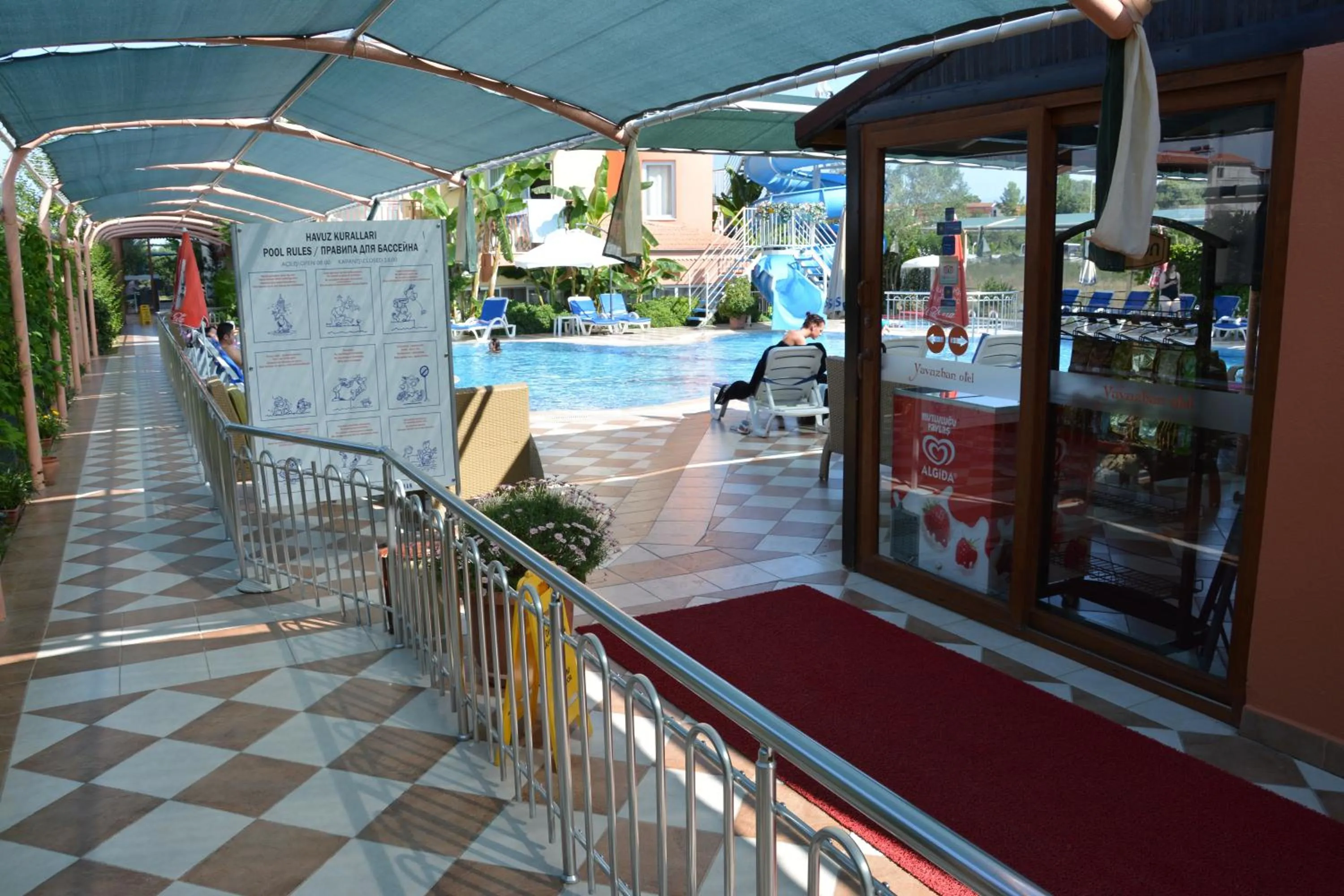 Swimming pool in Yavuzhan Hotel