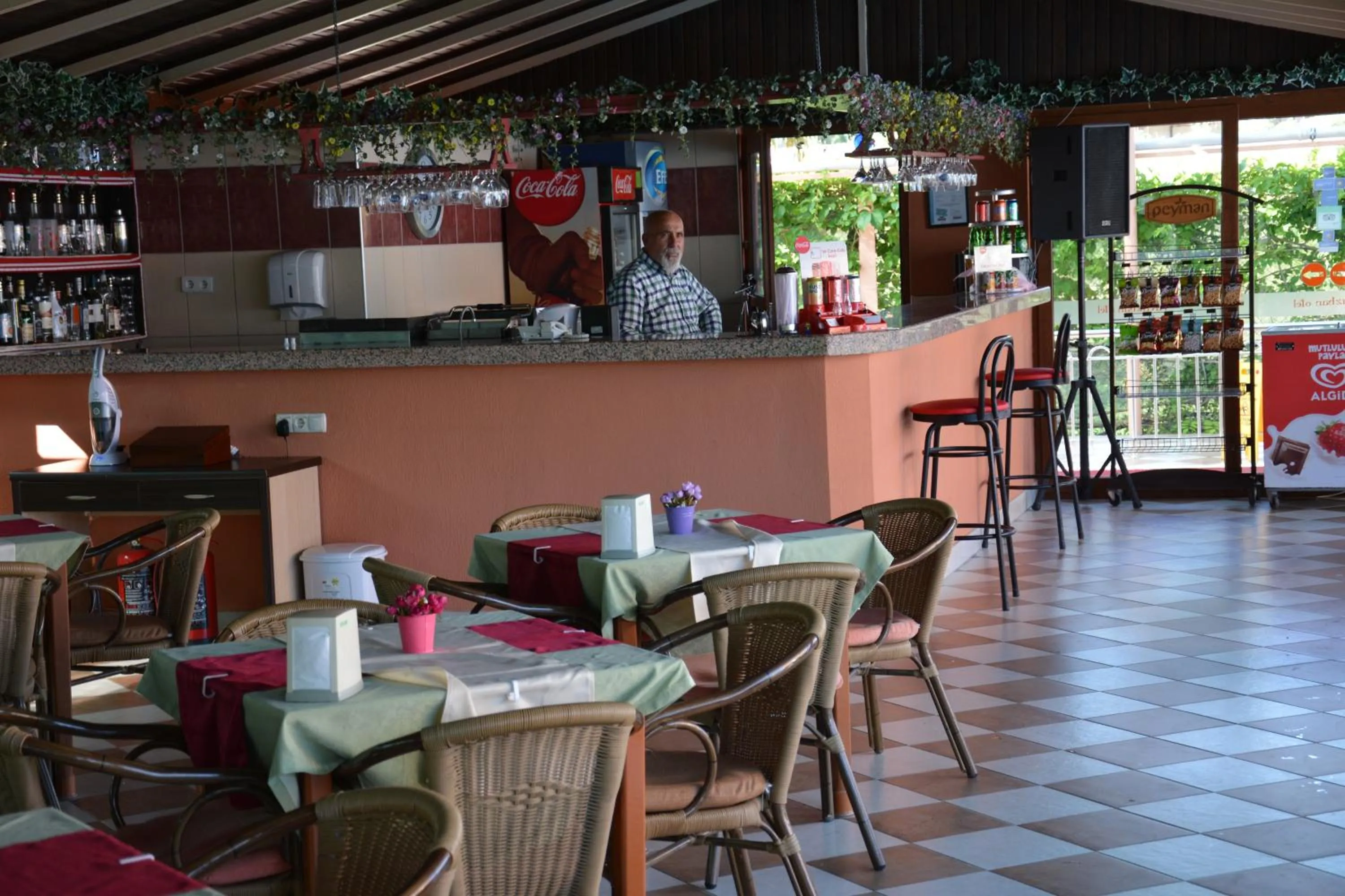 Restaurant/places to eat in Yavuzhan Hotel