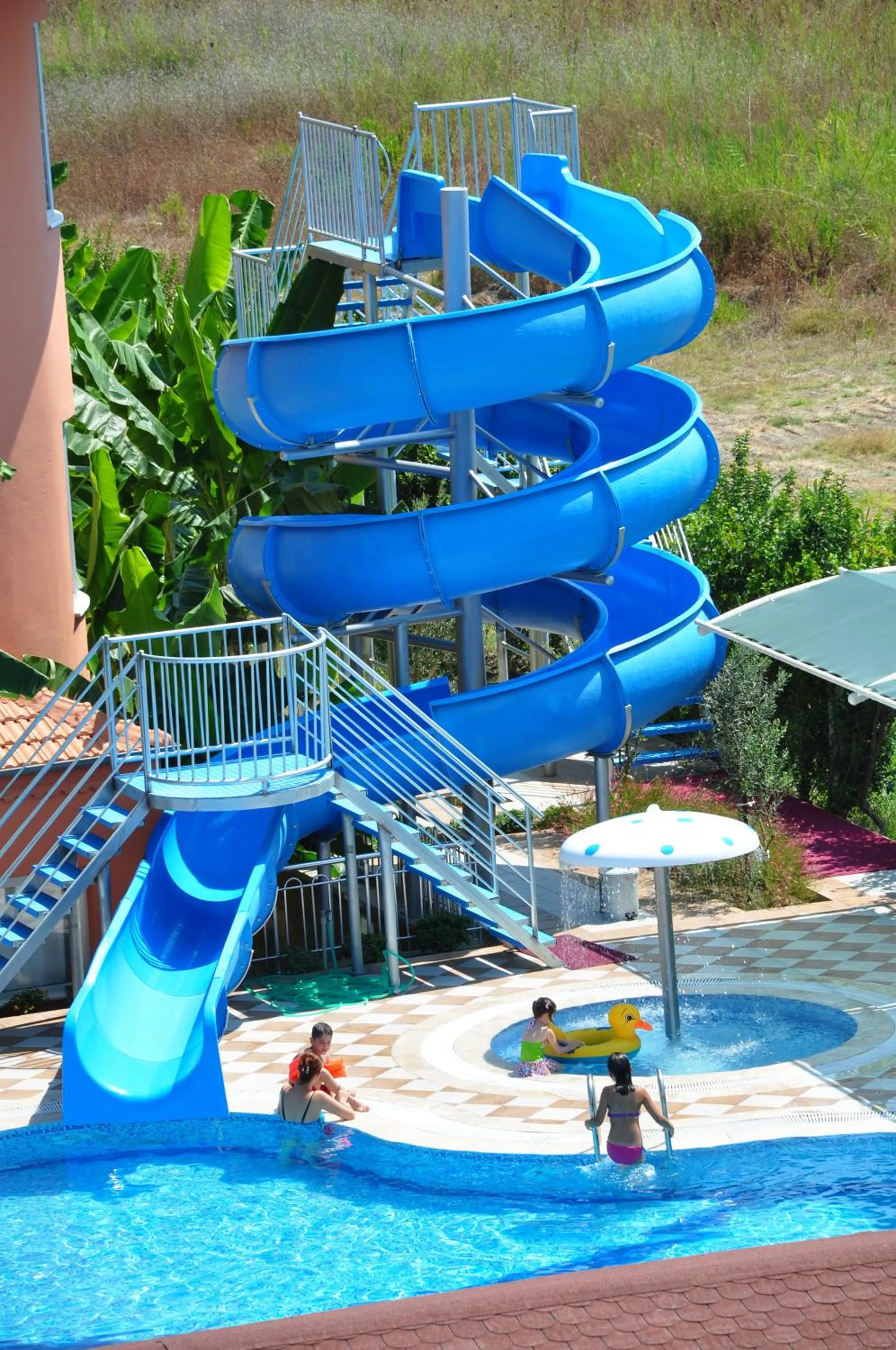 Swimming pool in Yavuzhan Hotel
