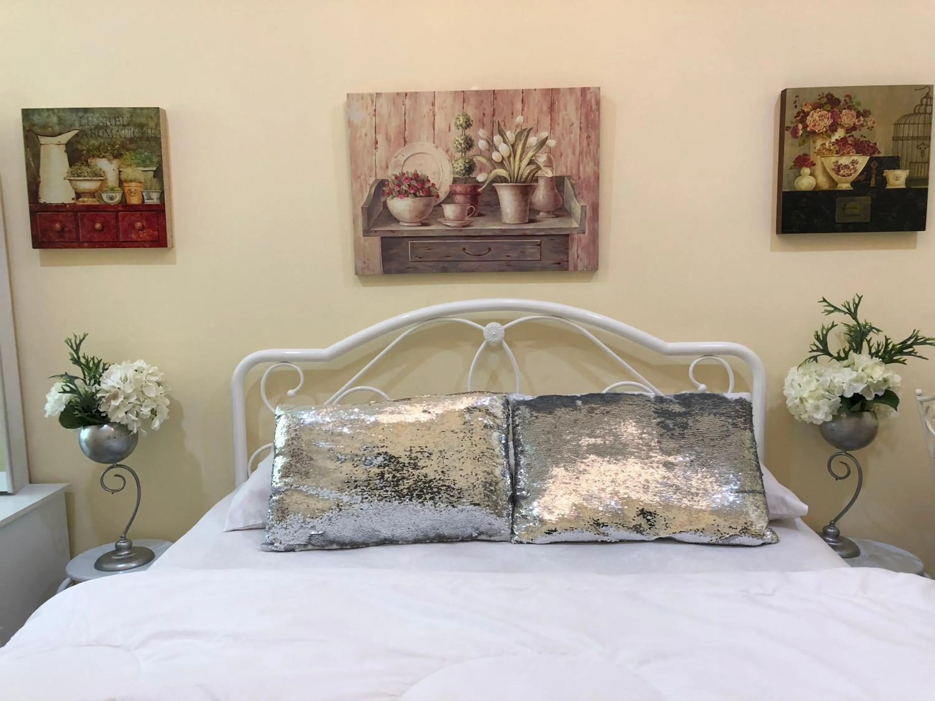 Bedroom, Bed in AAM Hotel