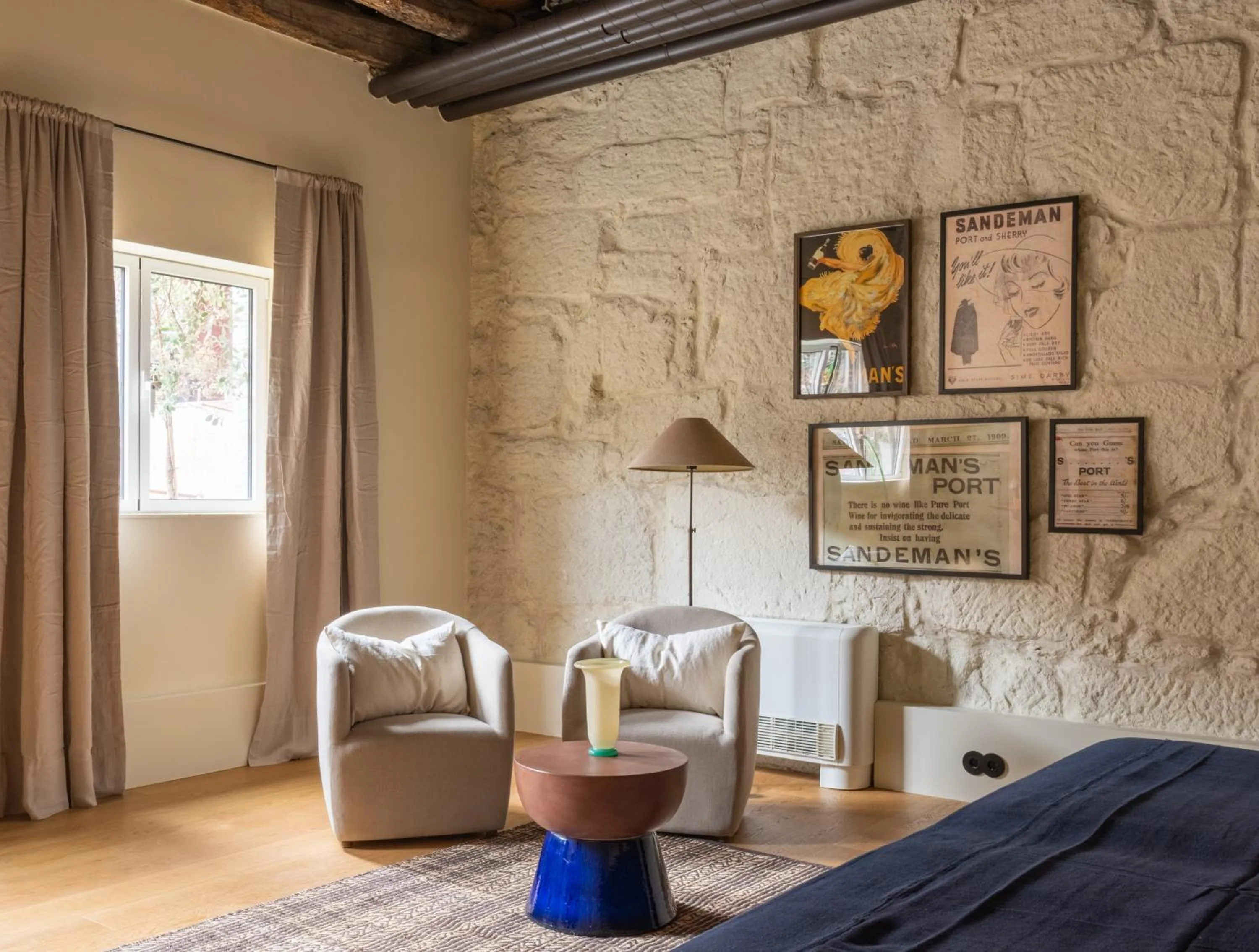 Seating area, Bed in The House of Sandeman