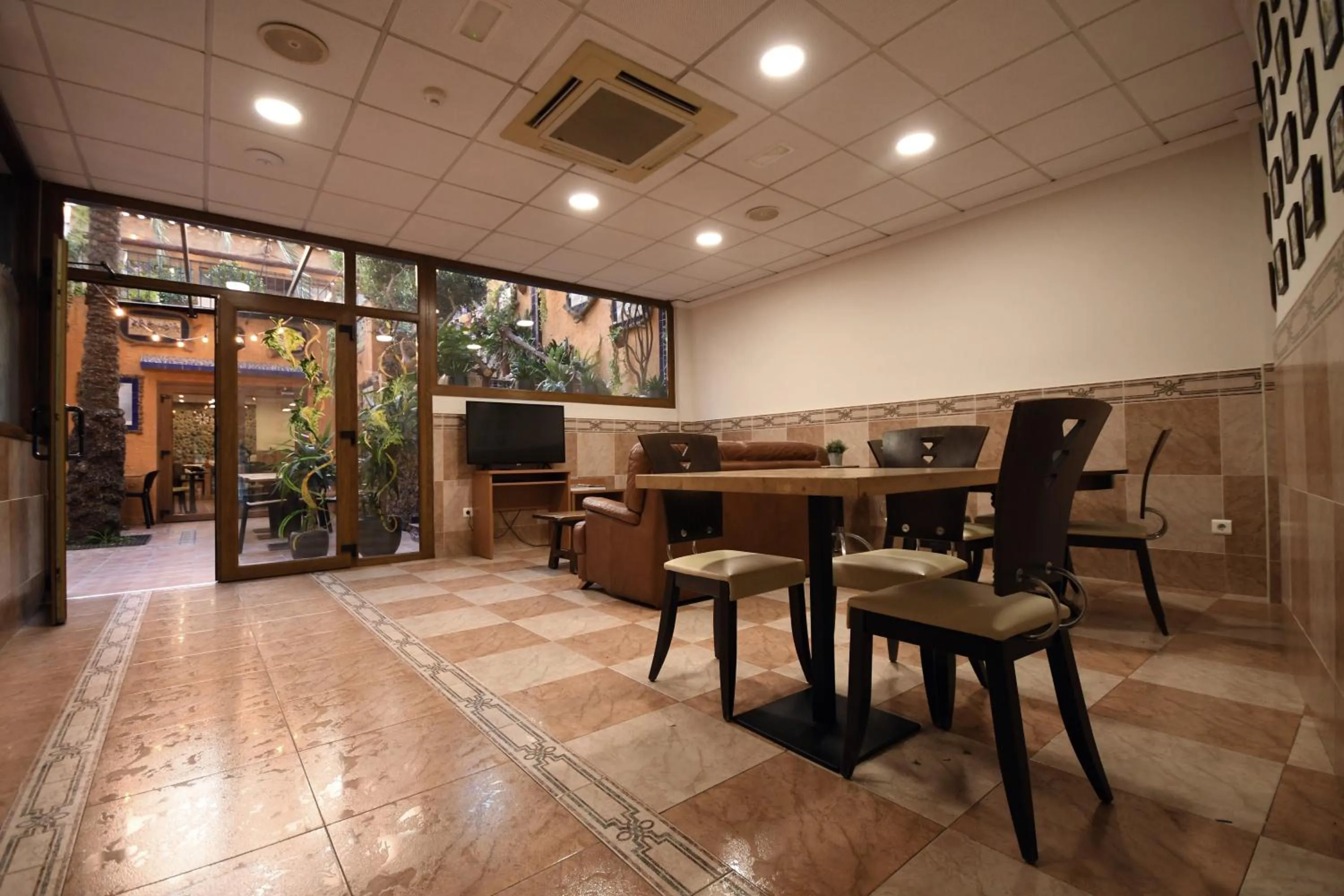 Living room in El Camí Hotel