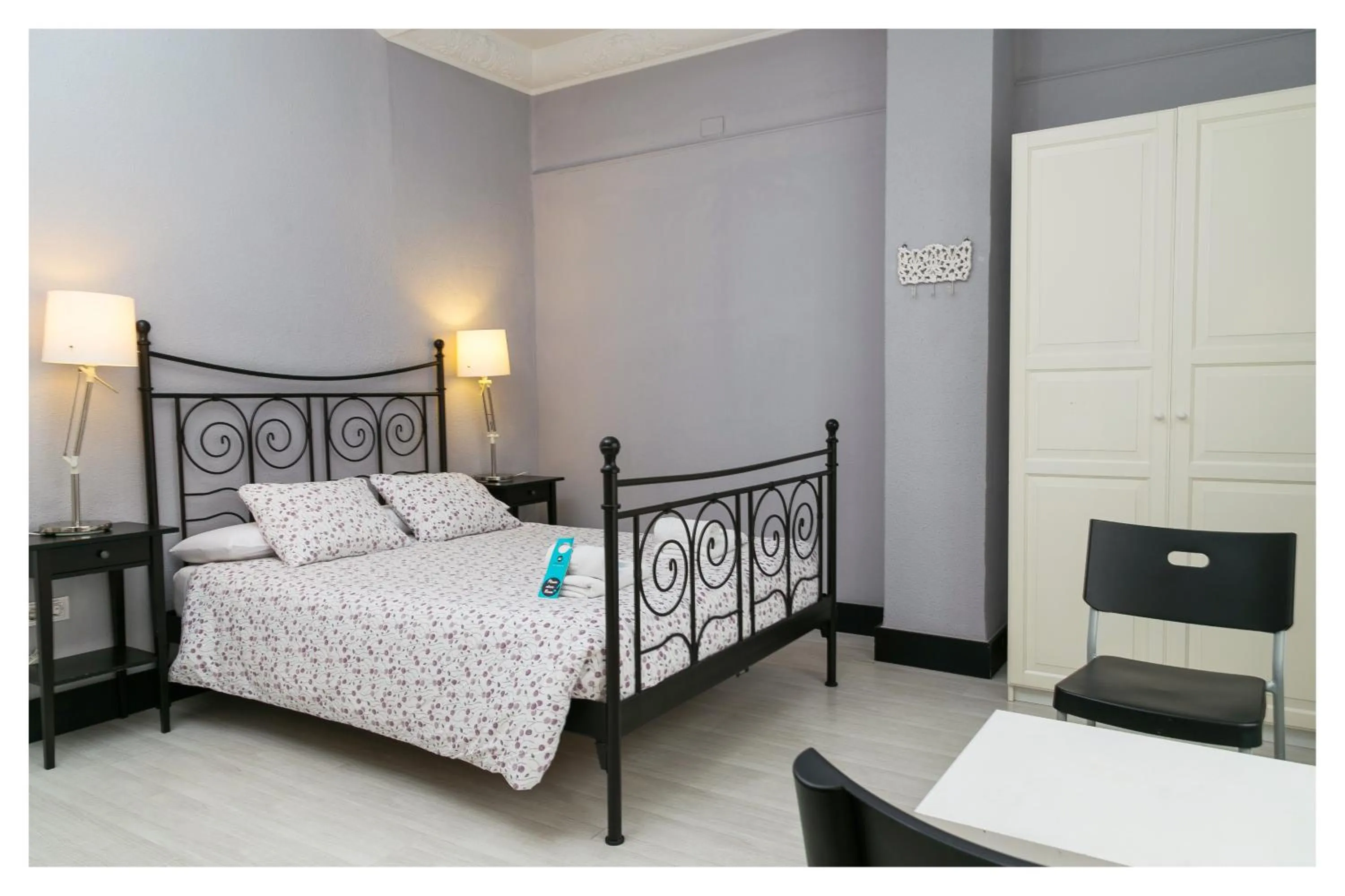 Bed in Hi Valencia Canovas