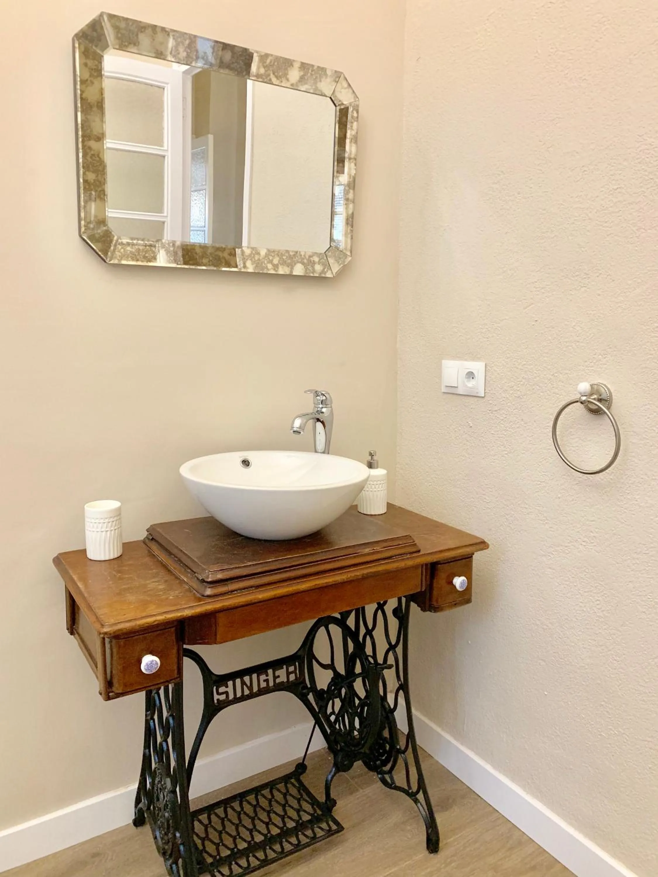 Bathroom in Hi Valencia Canovas