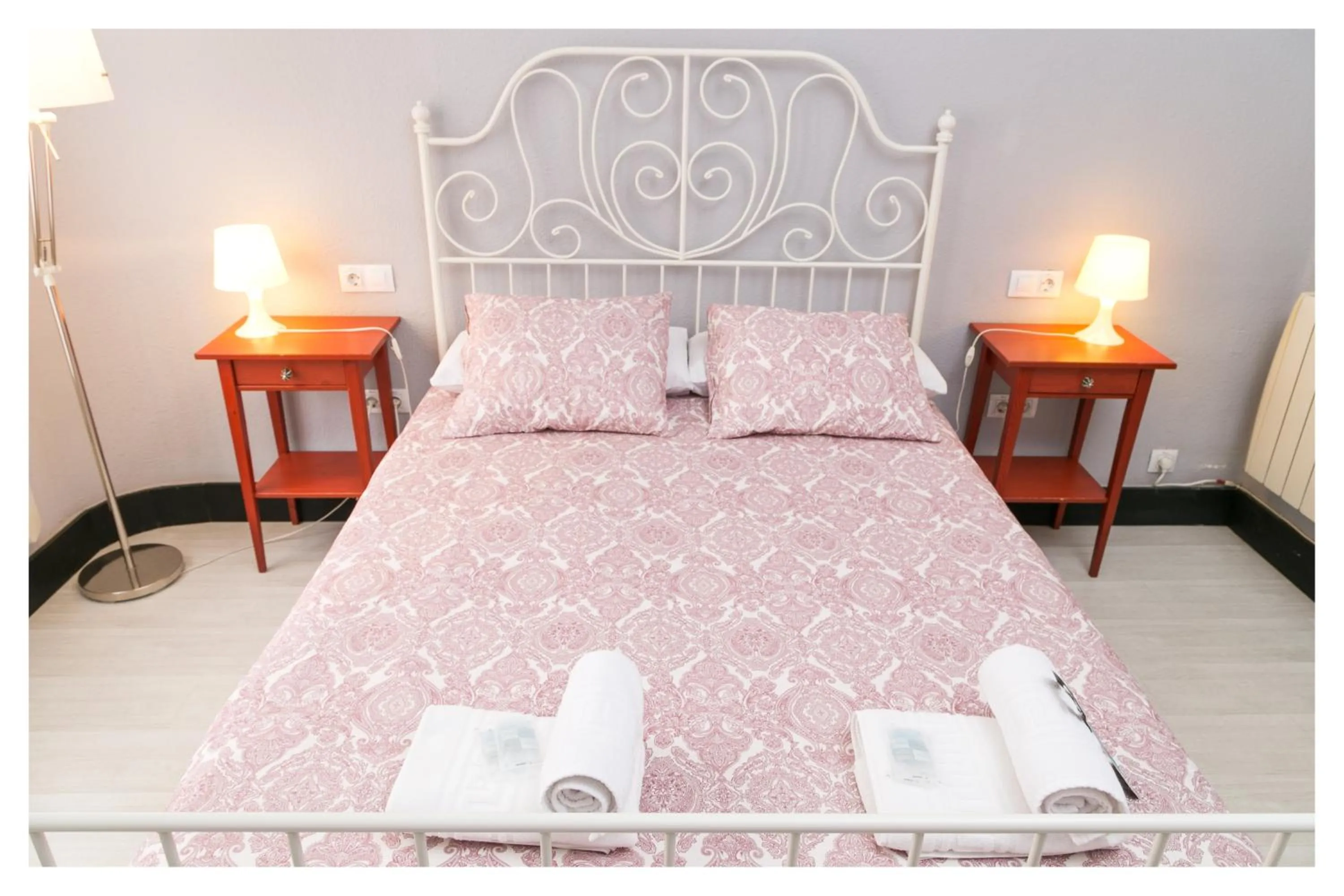 Bed in Hi Valencia Canovas