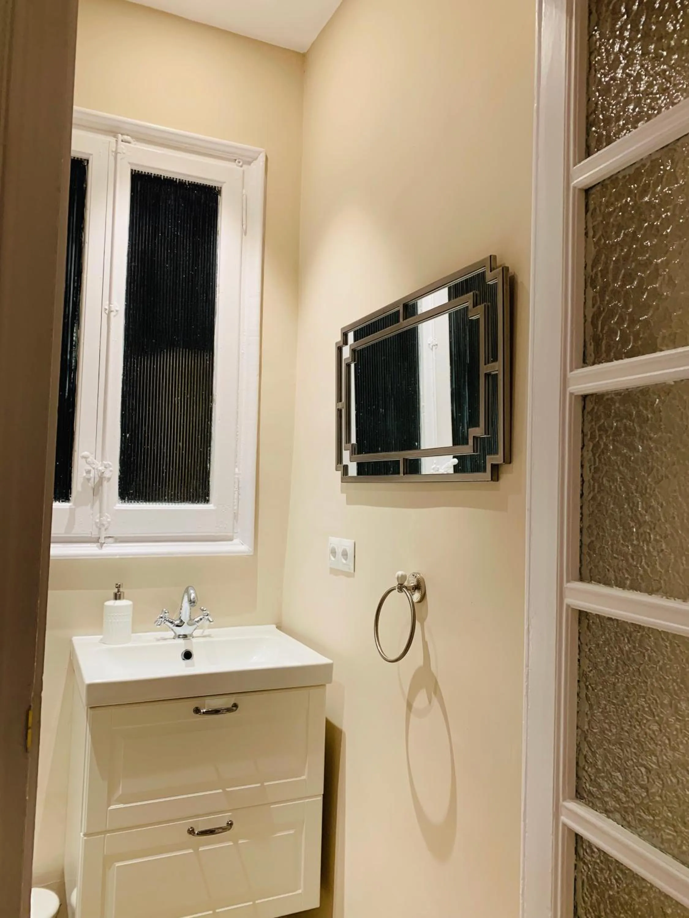 Bathroom in Hi Valencia Canovas