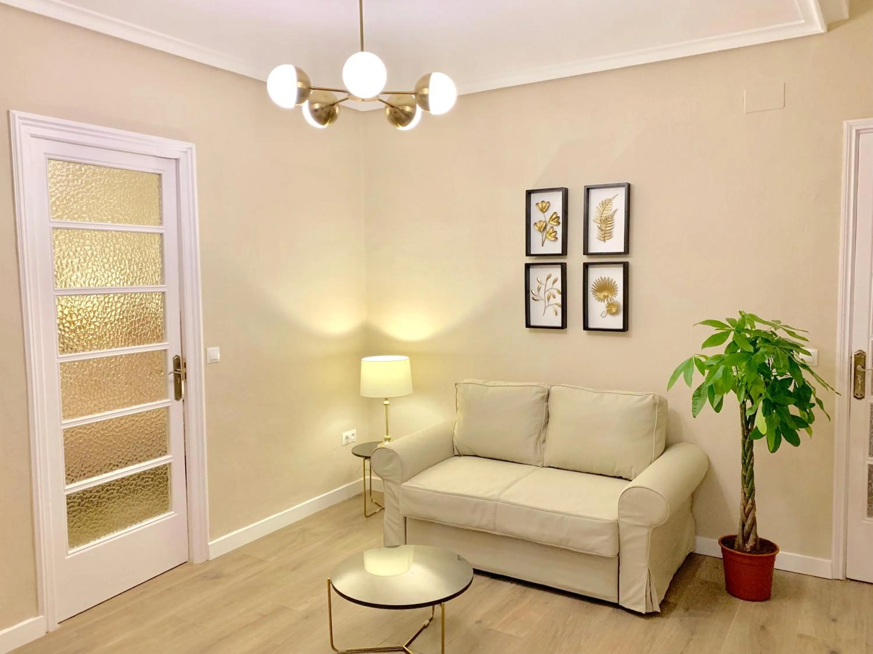 Living room in Hi Valencia Canovas