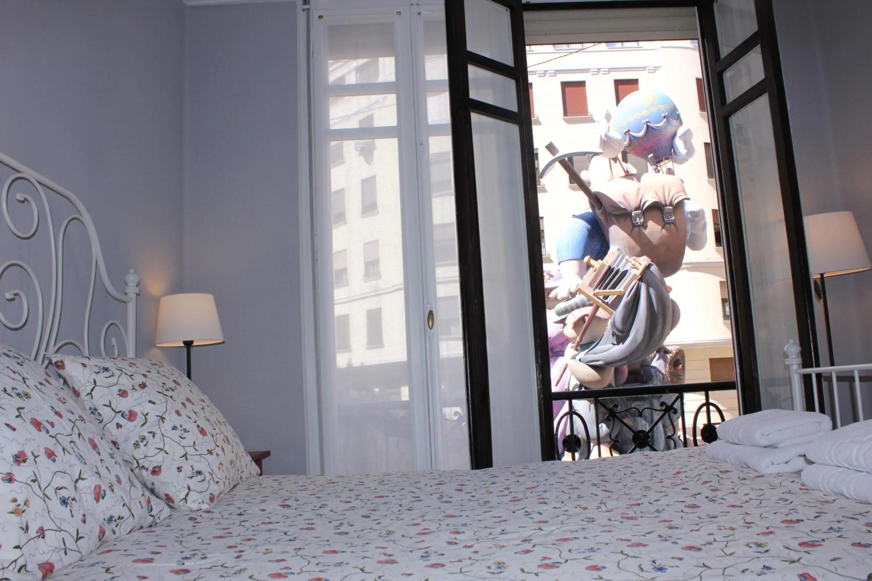 Property building, Bed in Hi Valencia Canovas