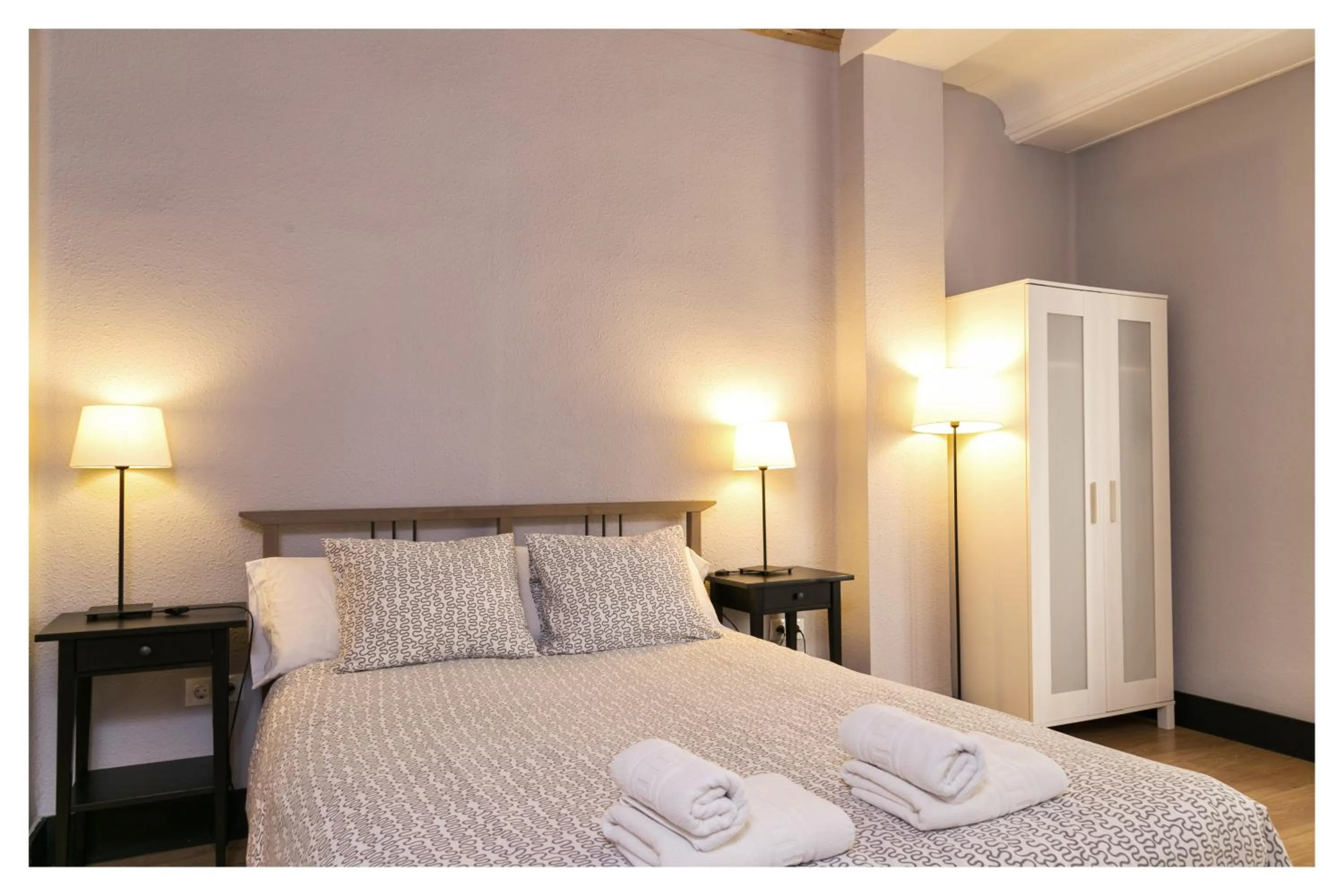 Bed in Hi Valencia Canovas