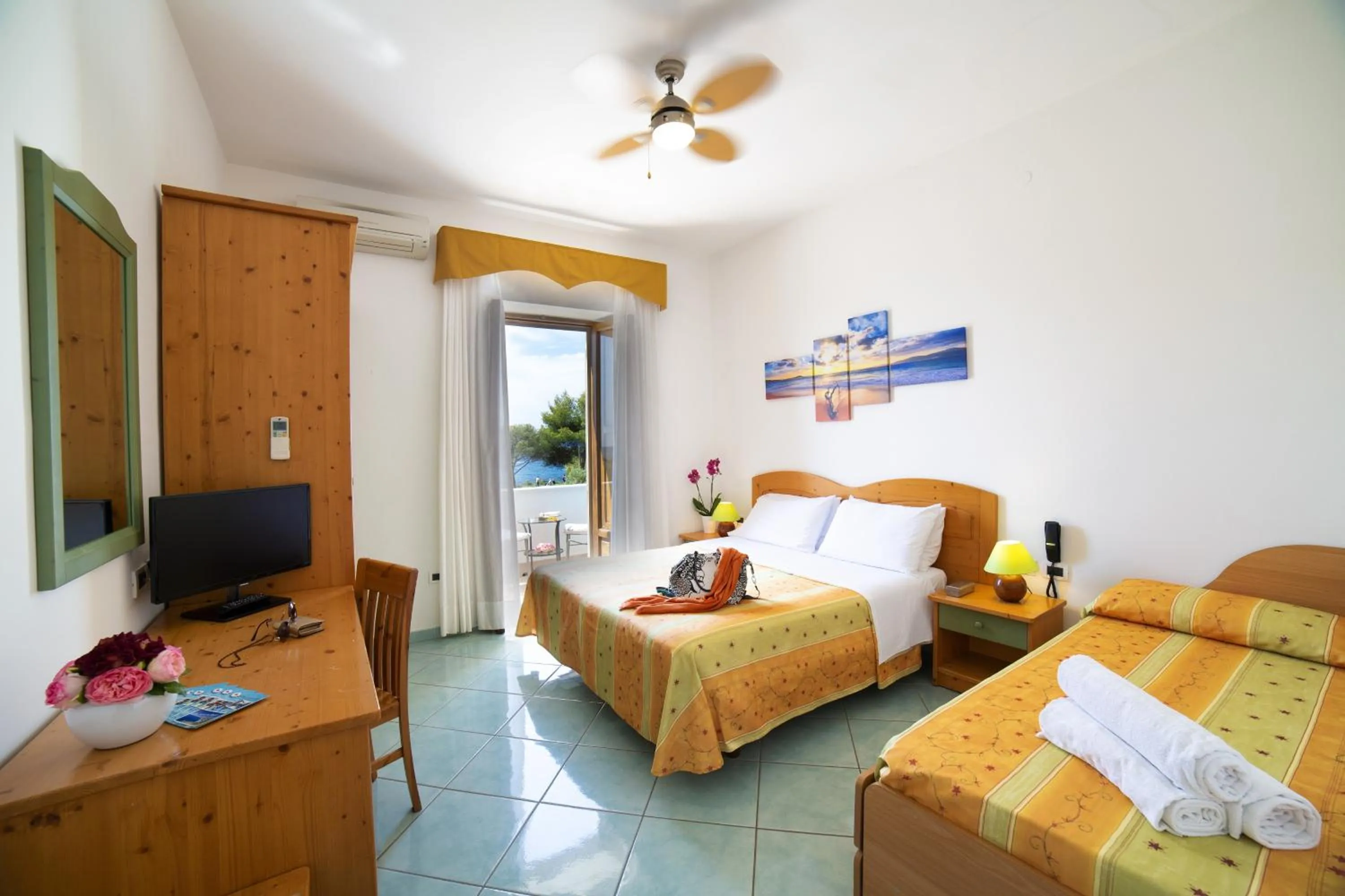 Bedroom, Bed in Hotel La Mandorla