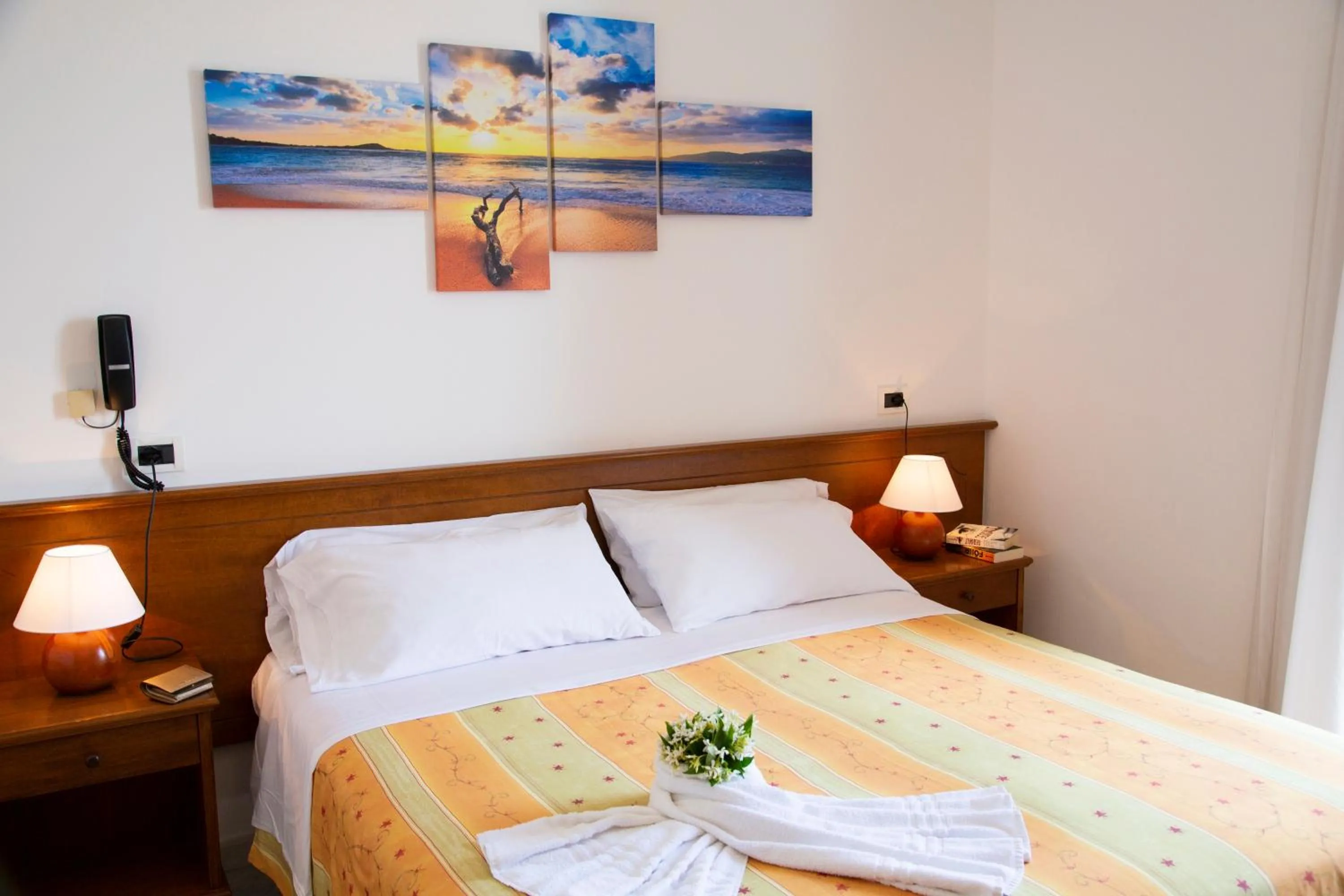 Bedroom, Bed in Hotel La Mandorla