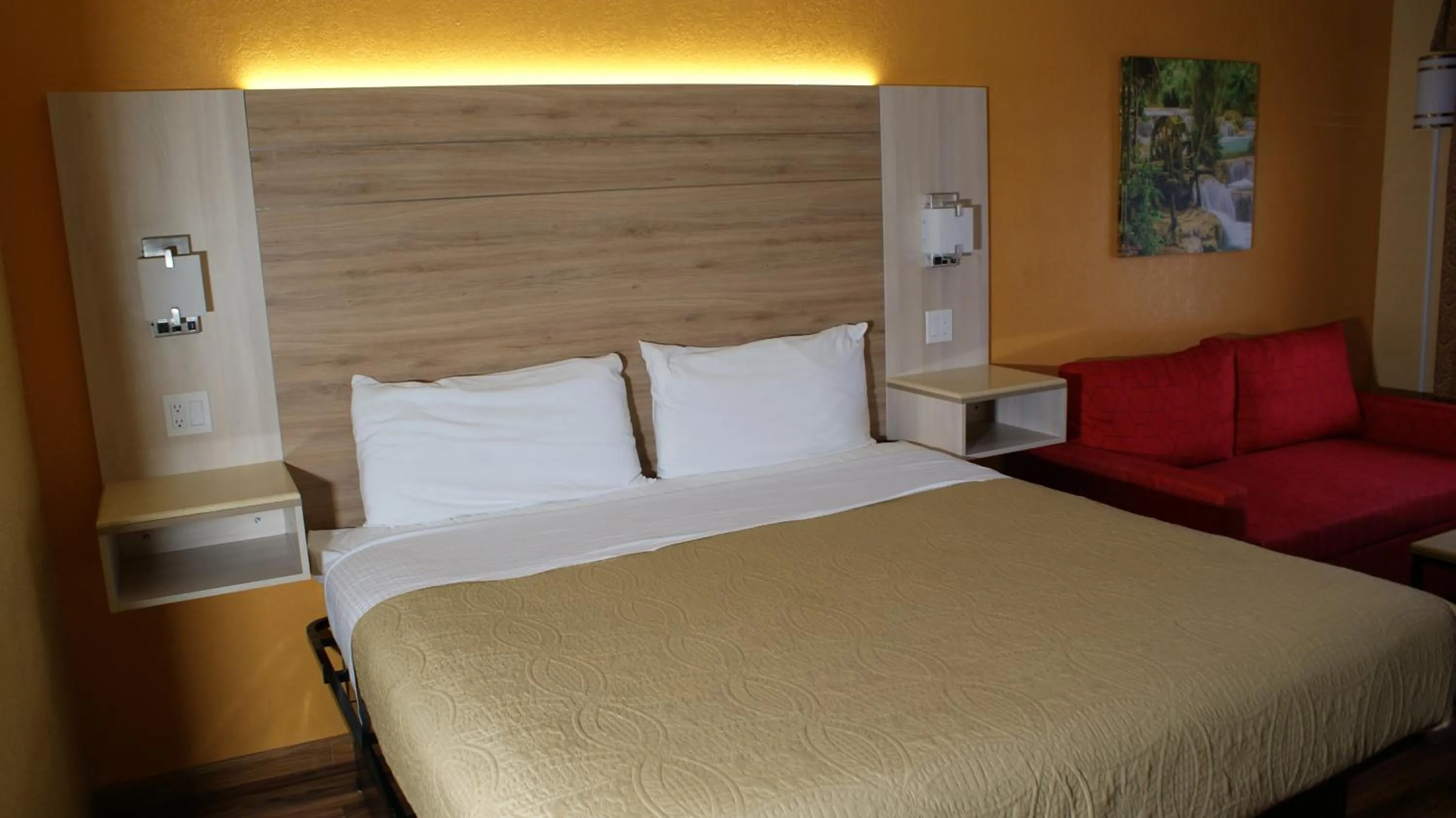 Bedroom, Bed in Home Town Inn & Suites