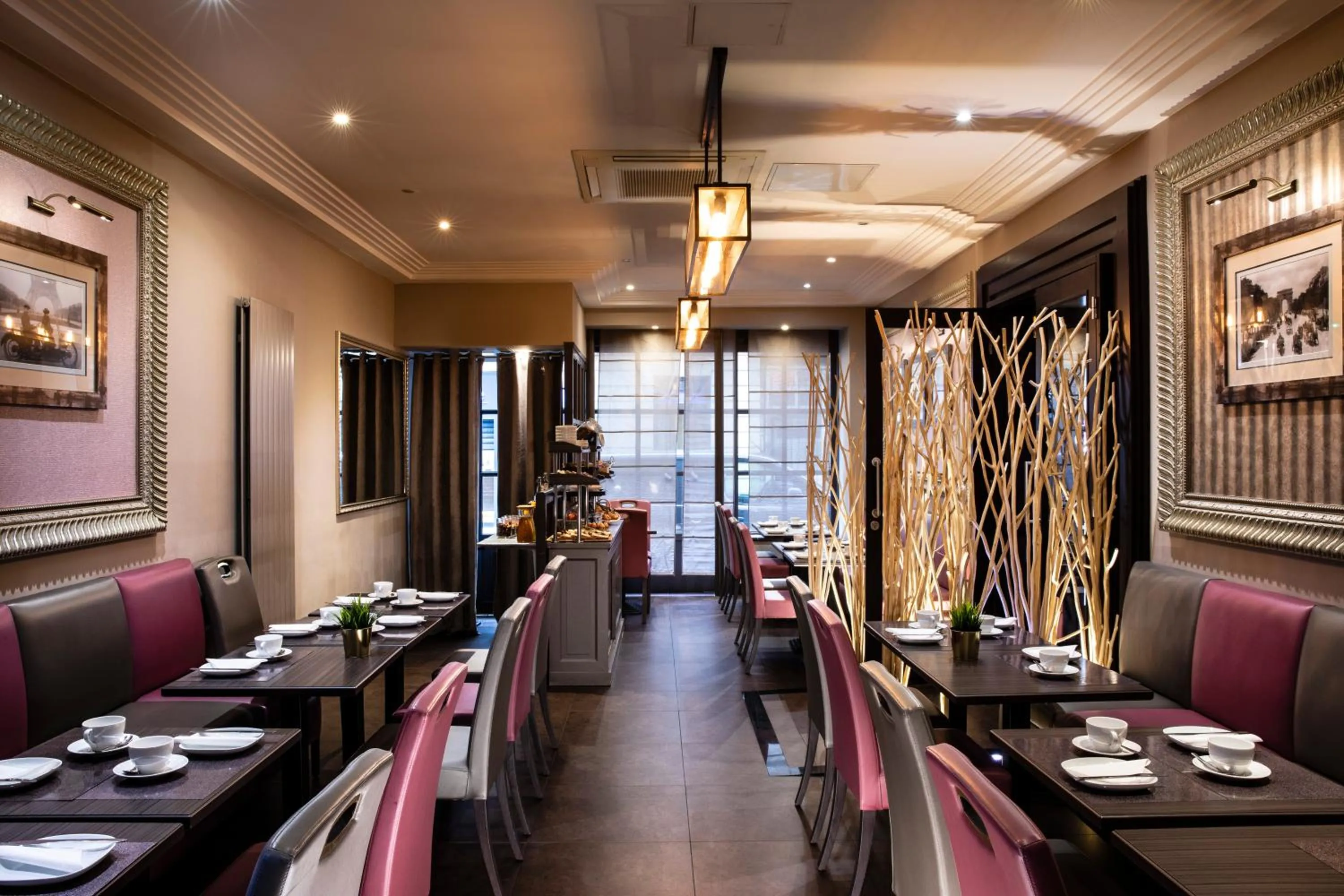 Restaurant/places to eat in Elysées Hôtel