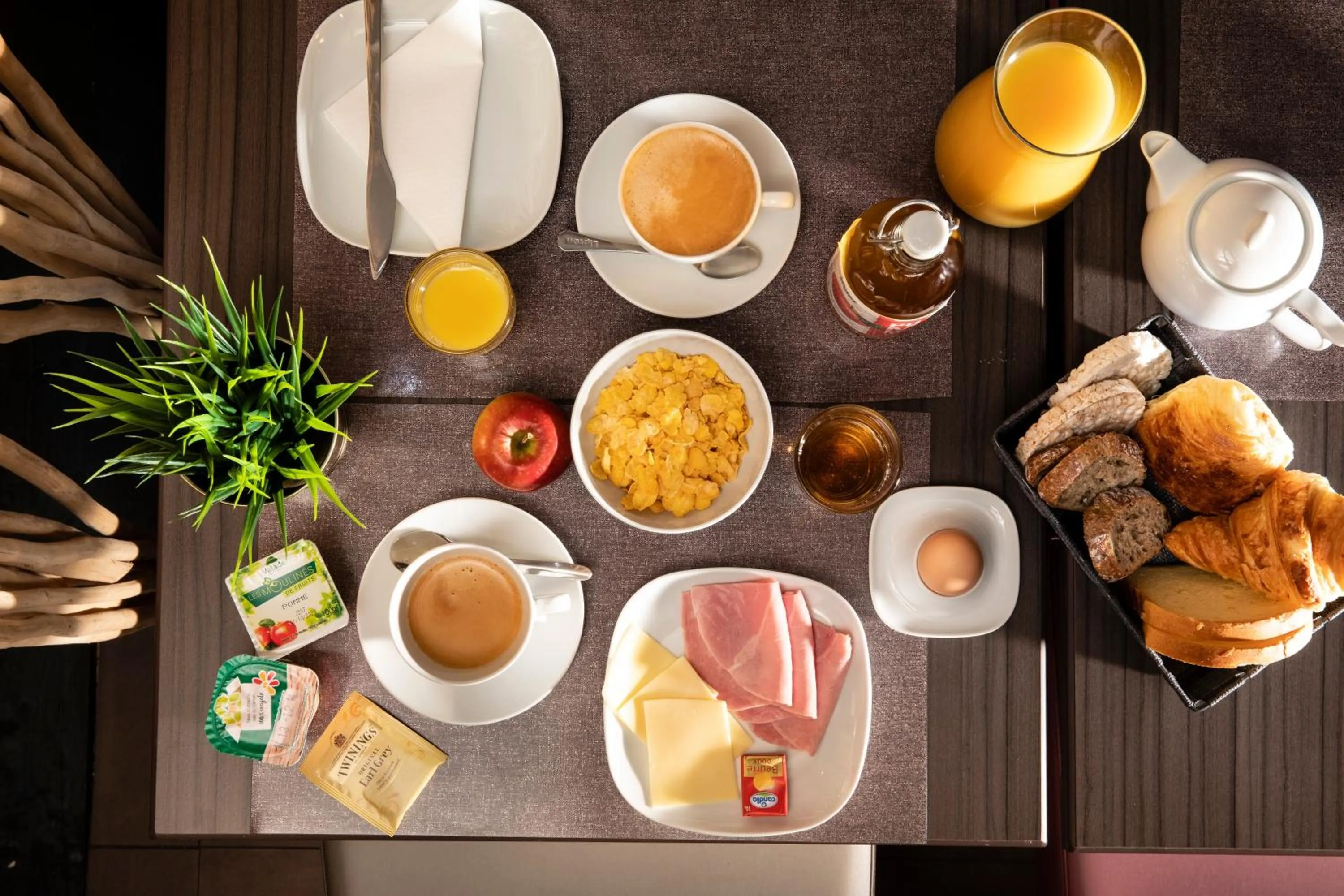 Food in Elysées Hôtel