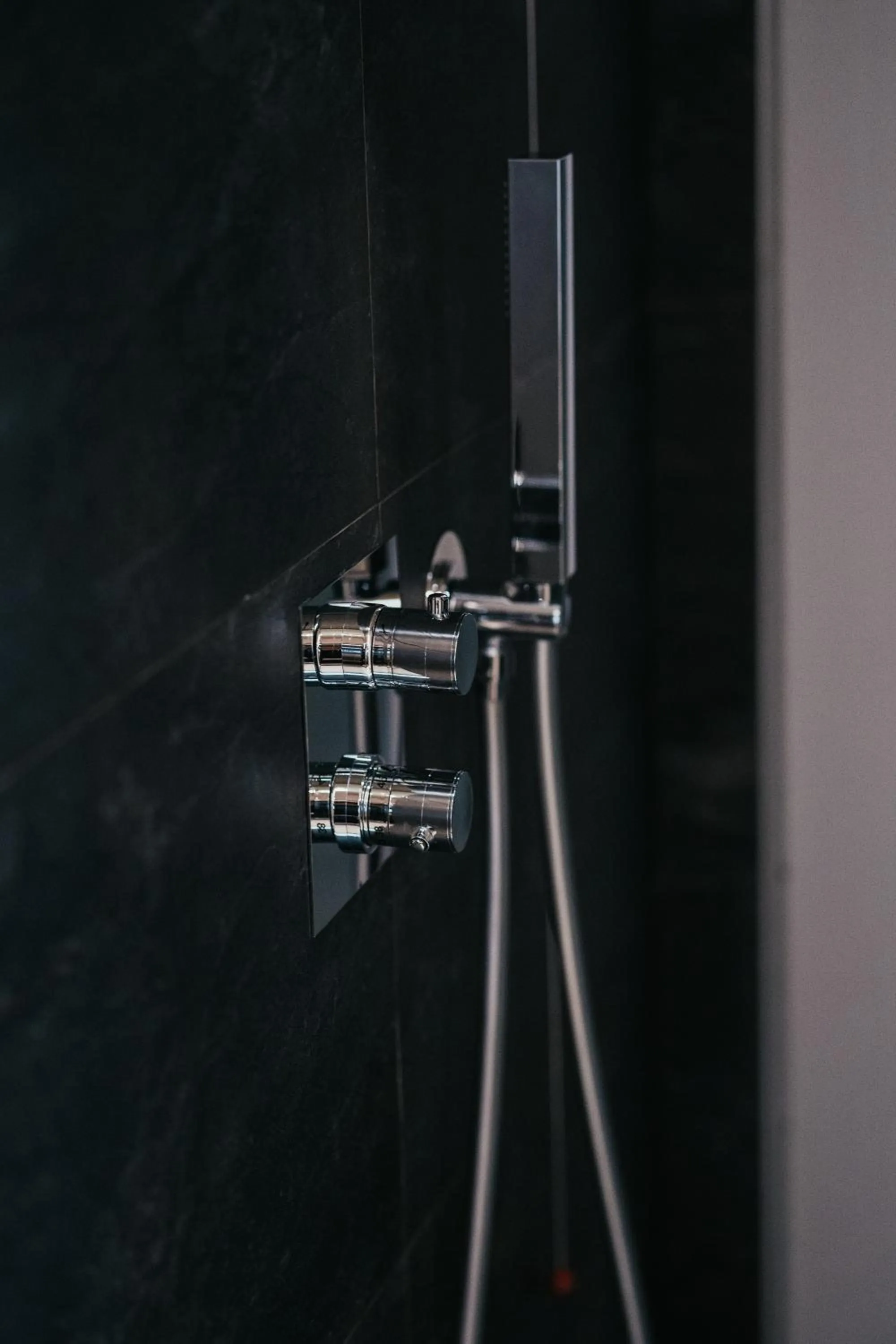 Shower in Emotional Grand Motel