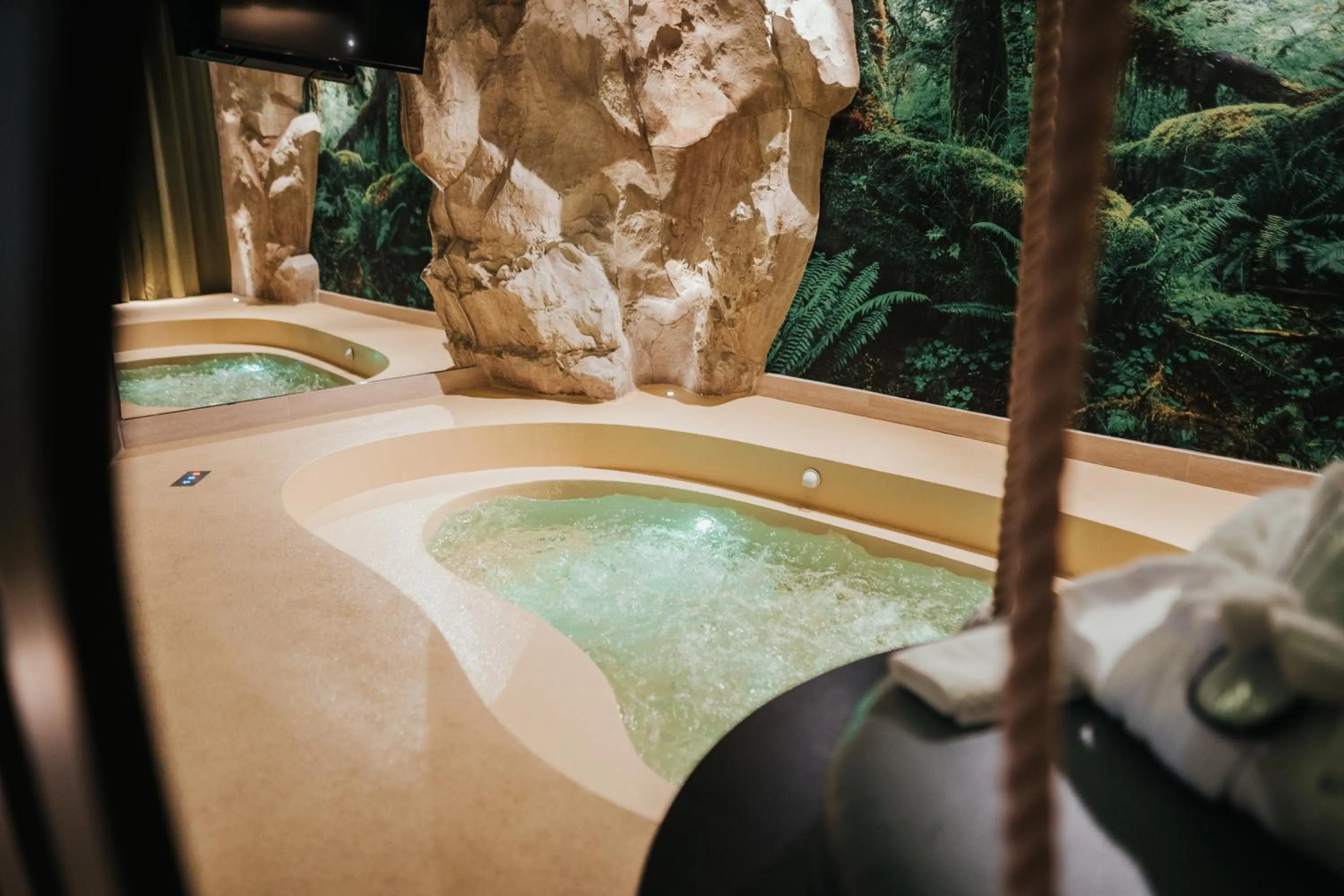 Swimming pool in Emotional Grand Motel