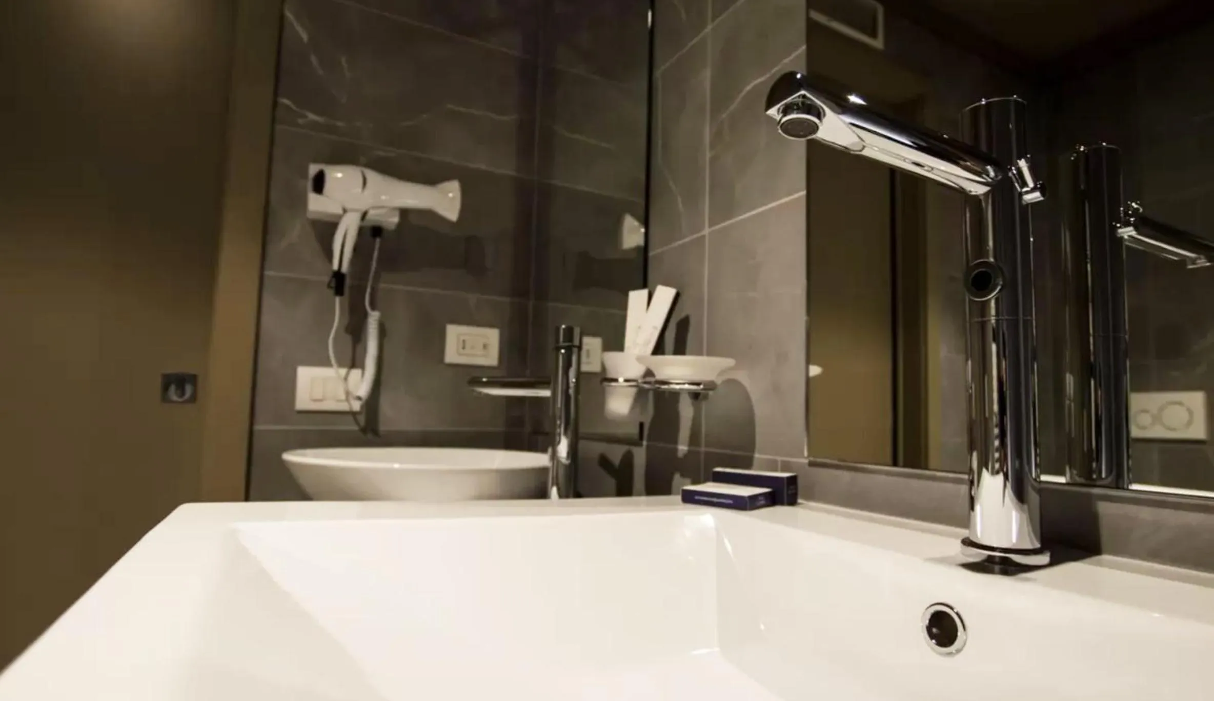 Bathroom in Emotional Grand Motel