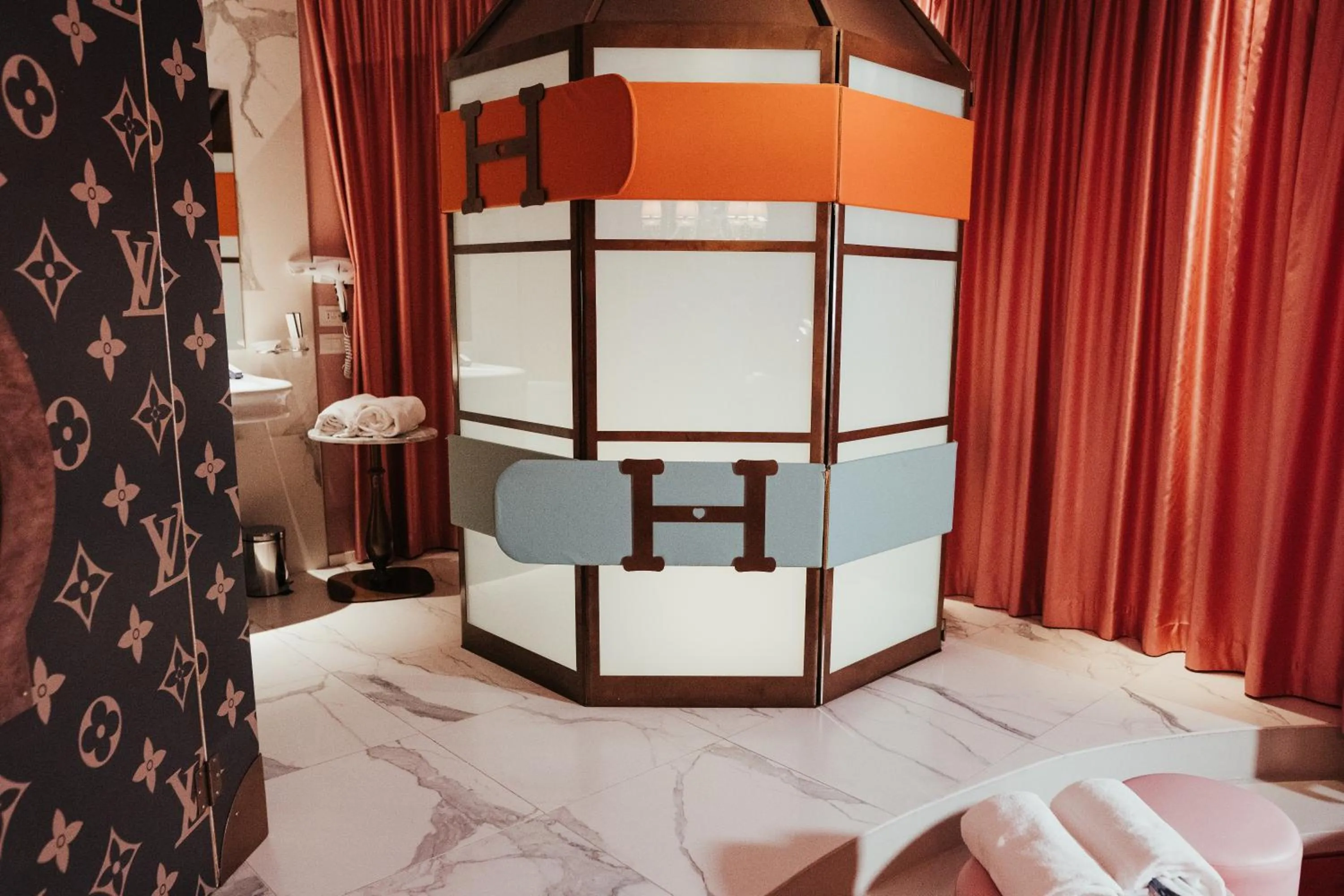 Bathroom, Bed in Emotional Grand Motel