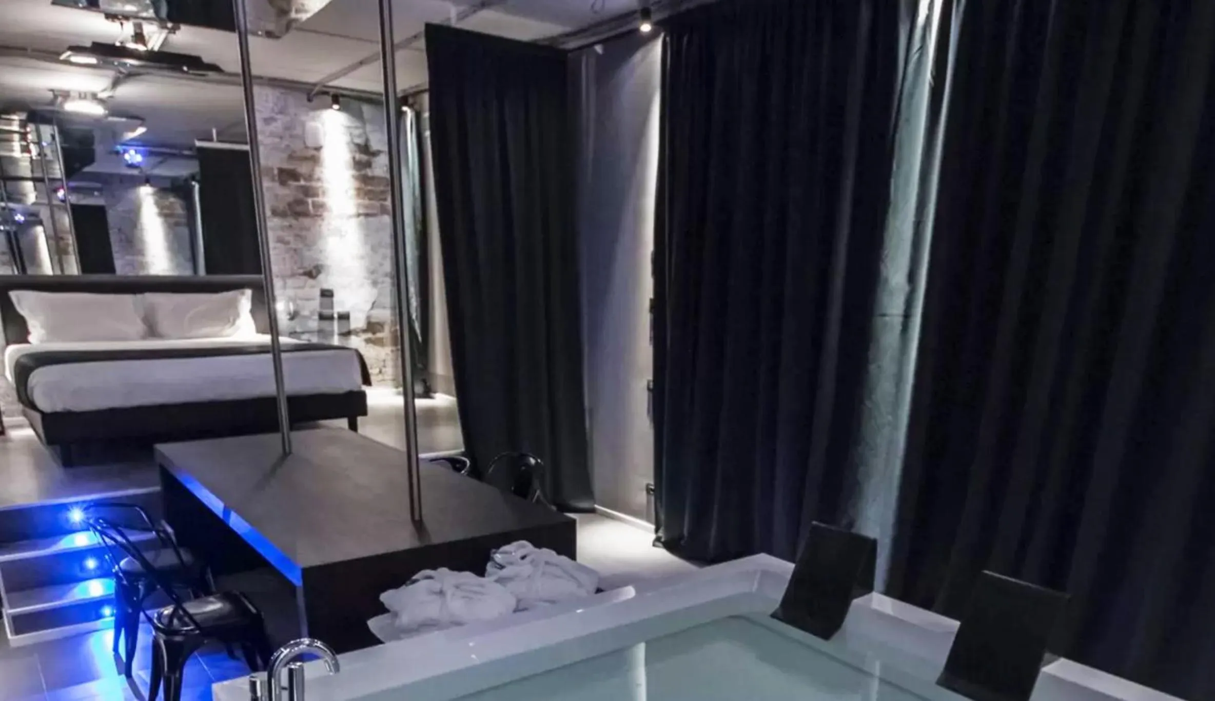 Bed in Emotional Grand Motel