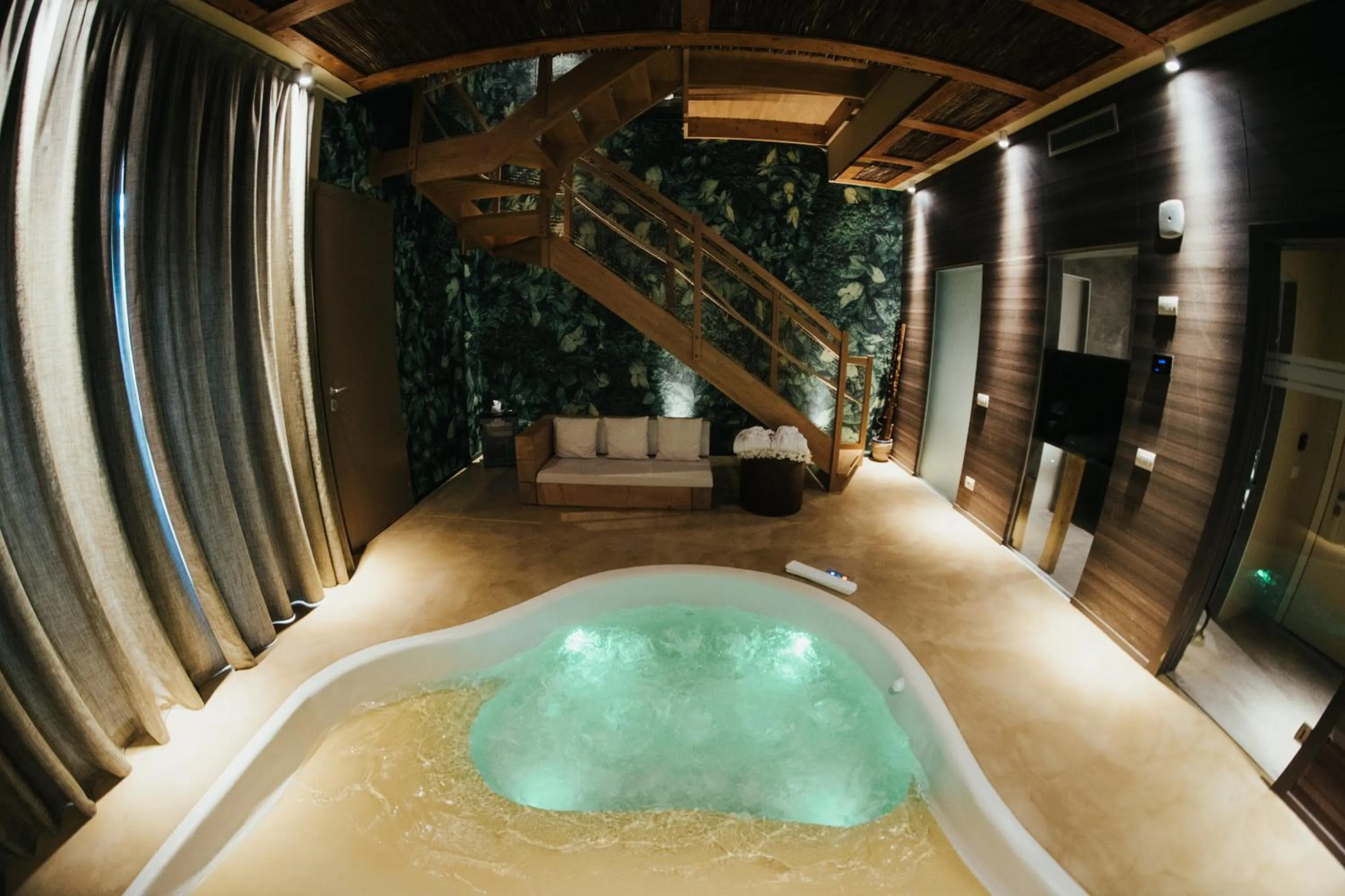 Swimming pool in Emotional Grand Motel