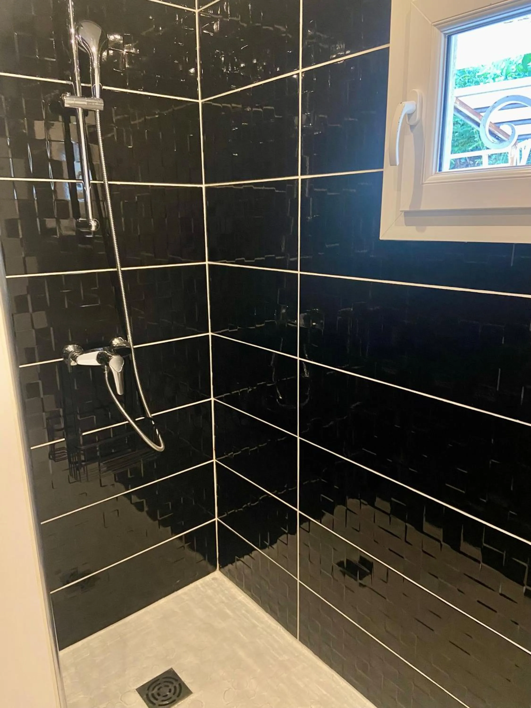 Shower in Les Alcyons