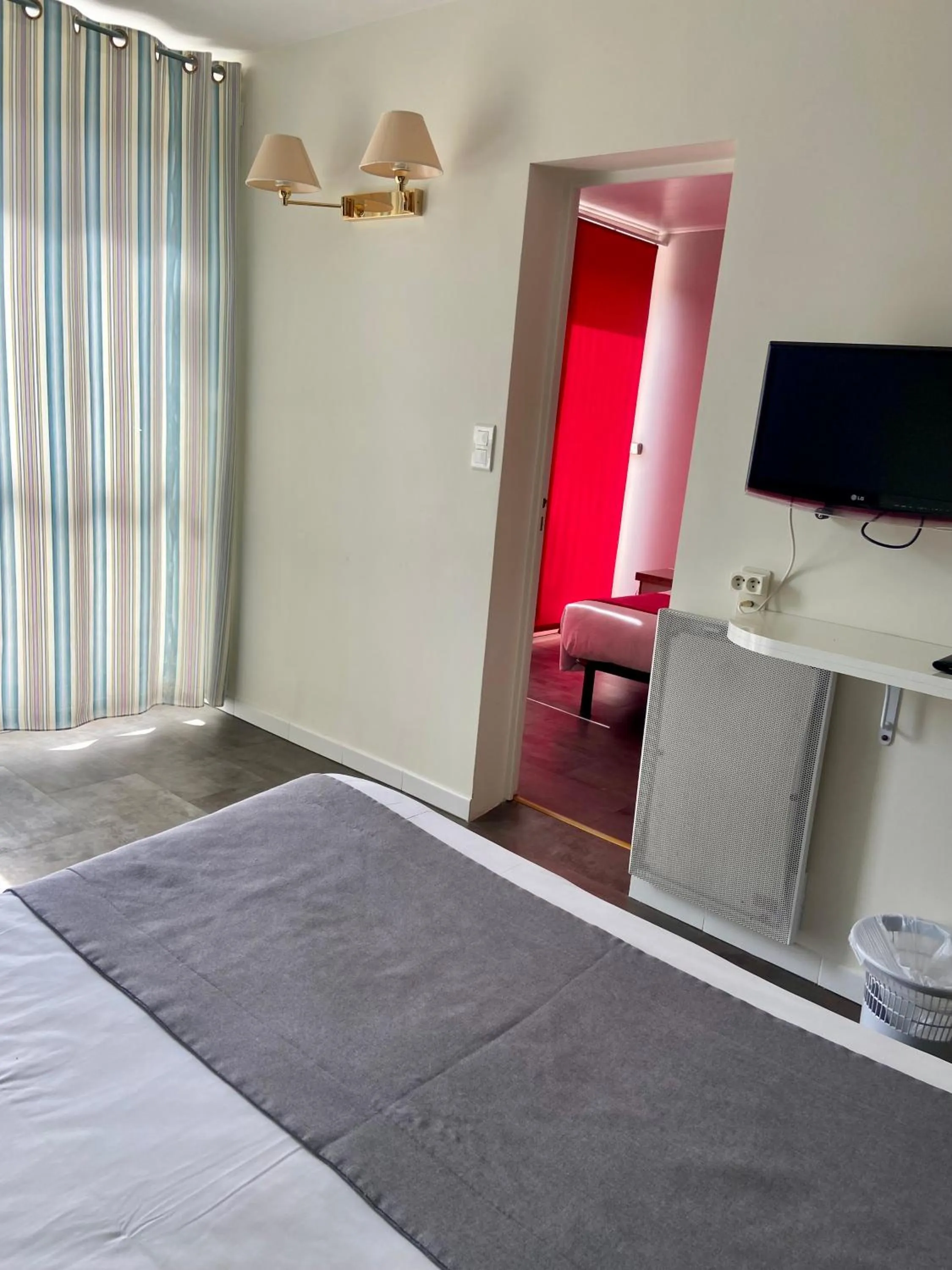 Photo of the whole room in Les Alcyons