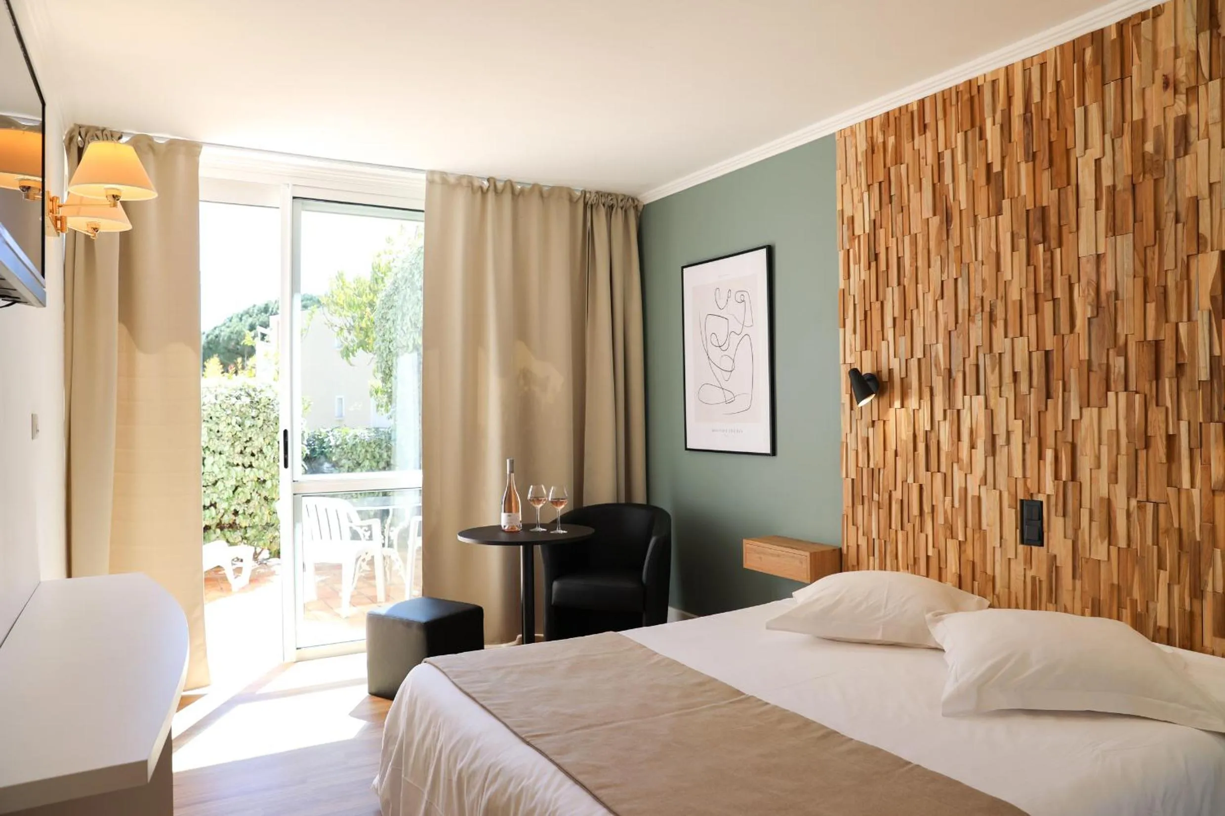 Photo of the whole room in Les Alcyons