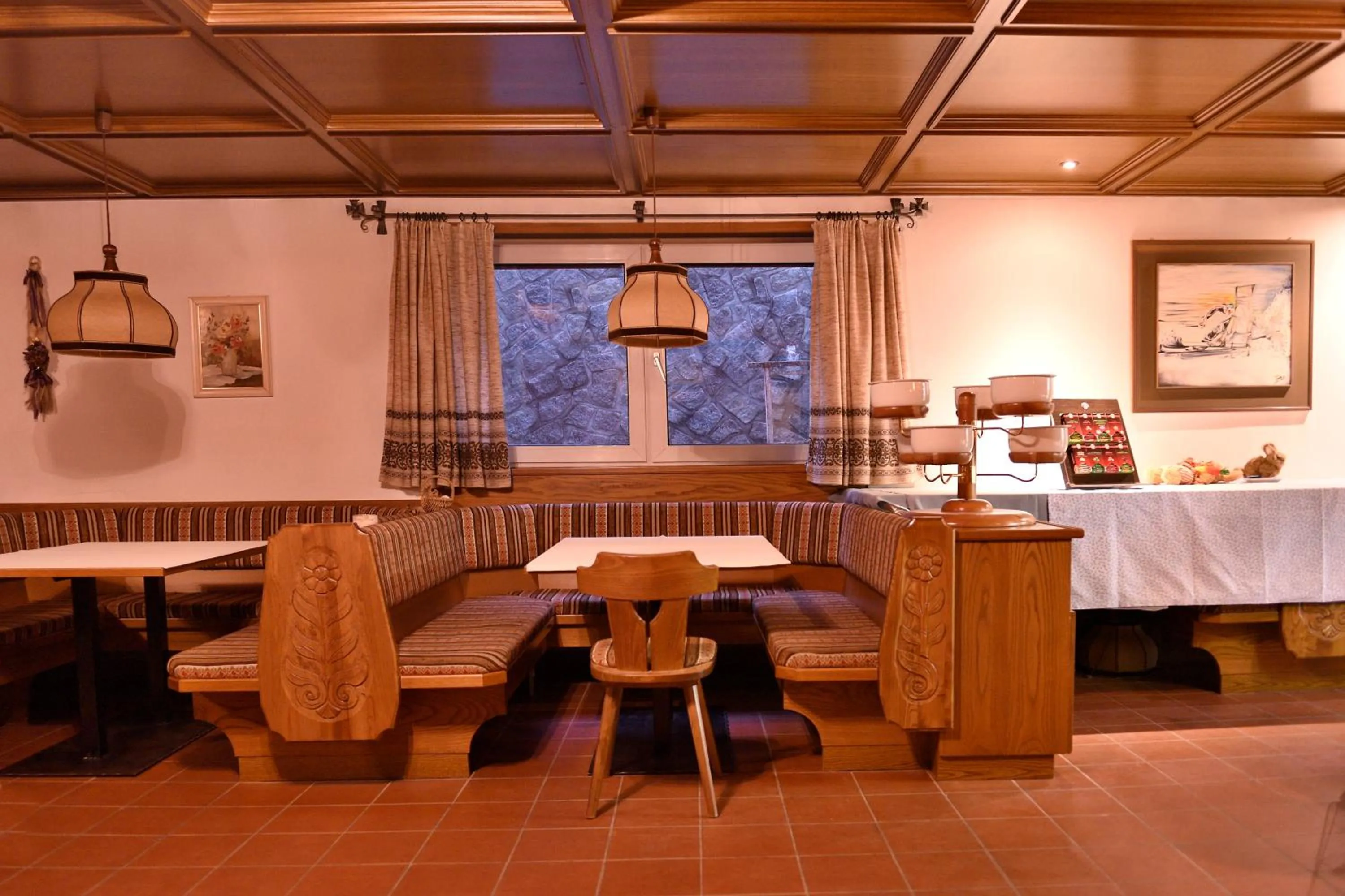 Restaurant/places to eat in Residence Terentis