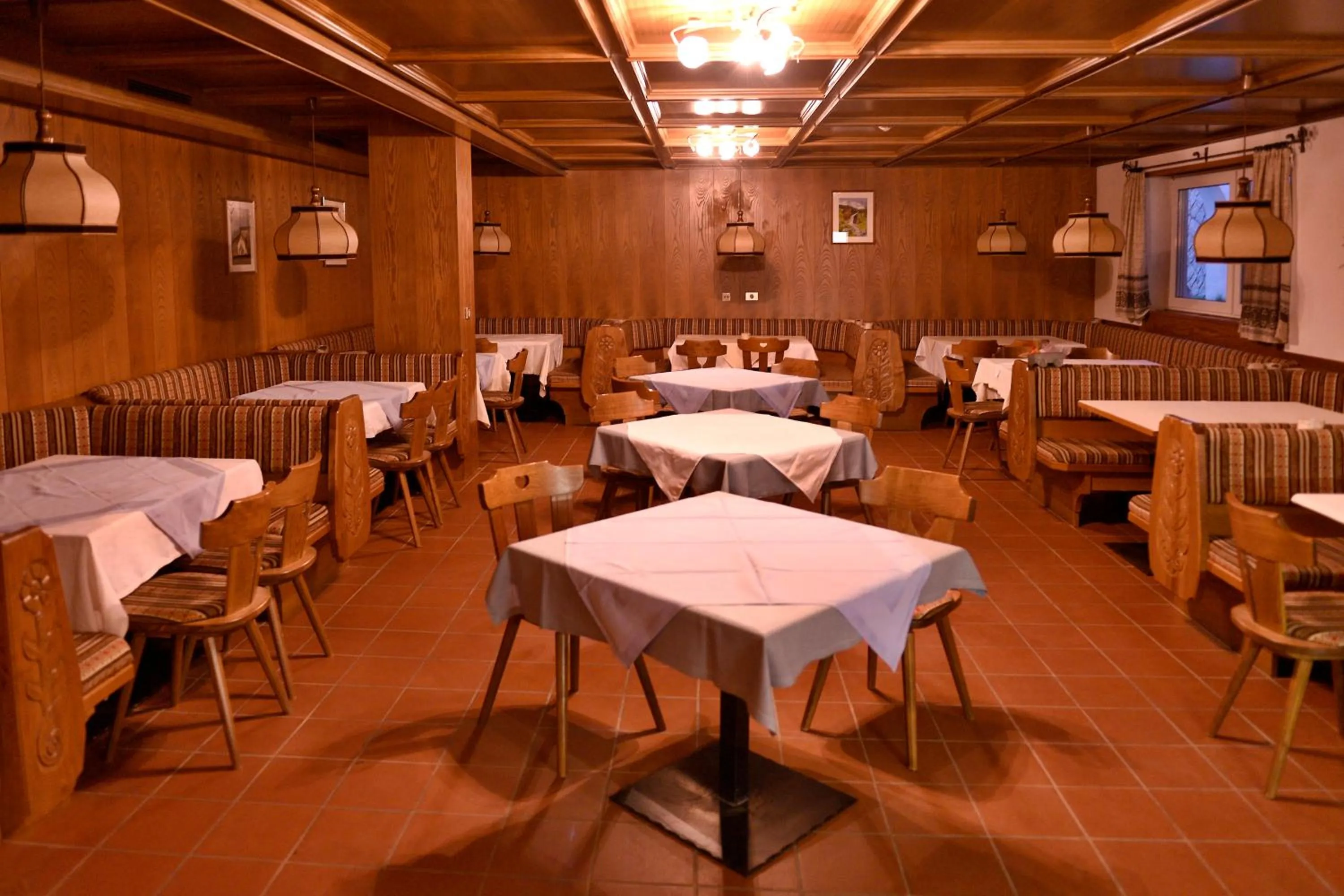 Restaurant/places to eat in Residence Terentis