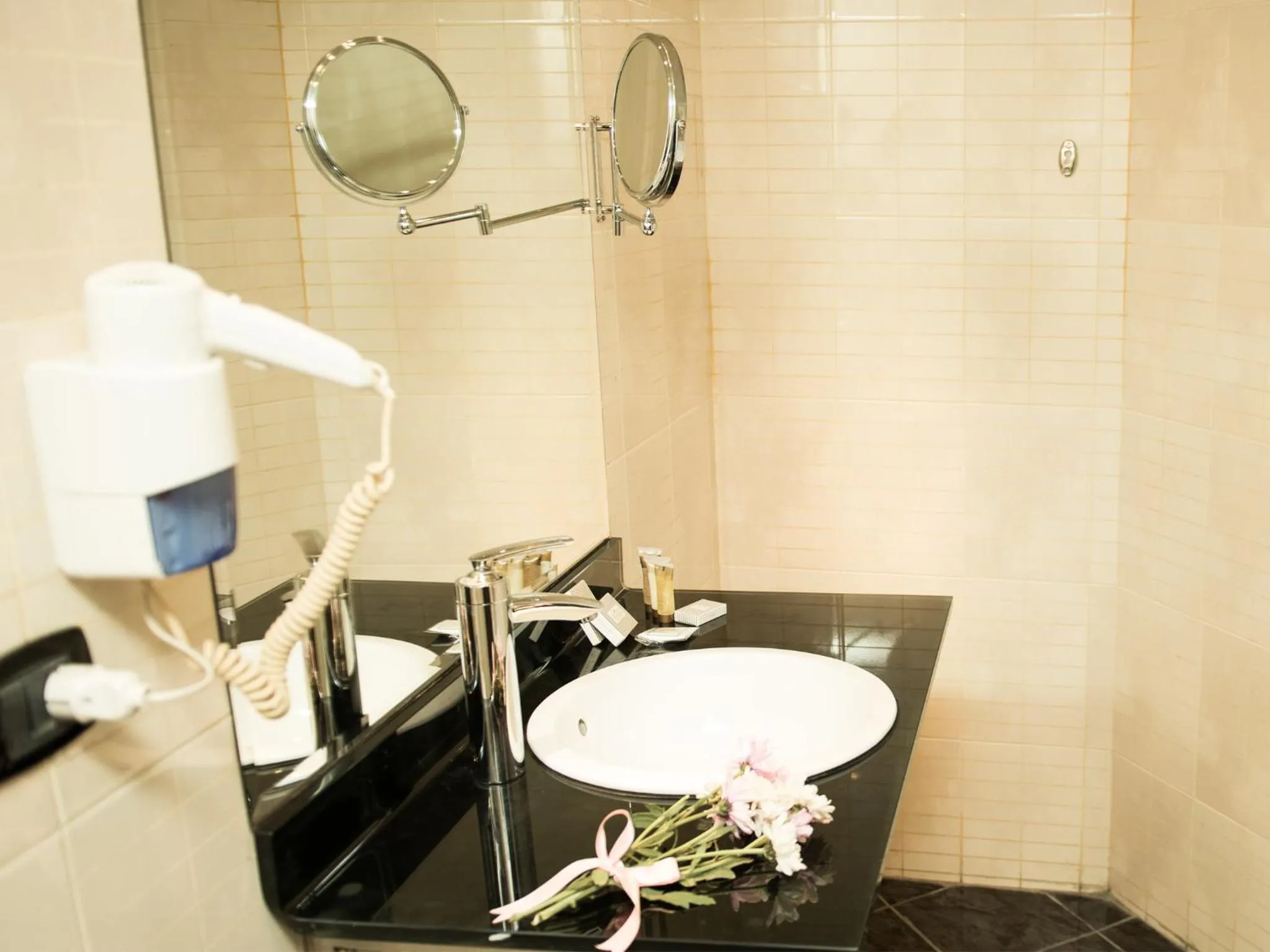 Bathroom in Cherry Maryski Hotel