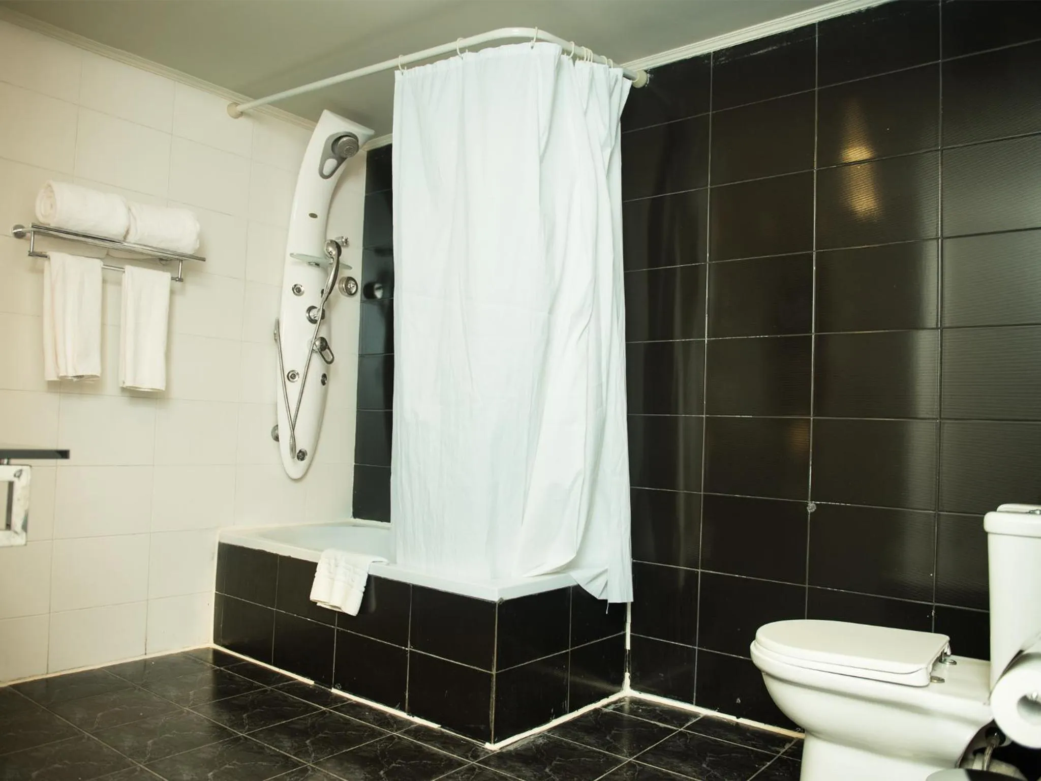 Bathroom in Cherry Maryski Hotel