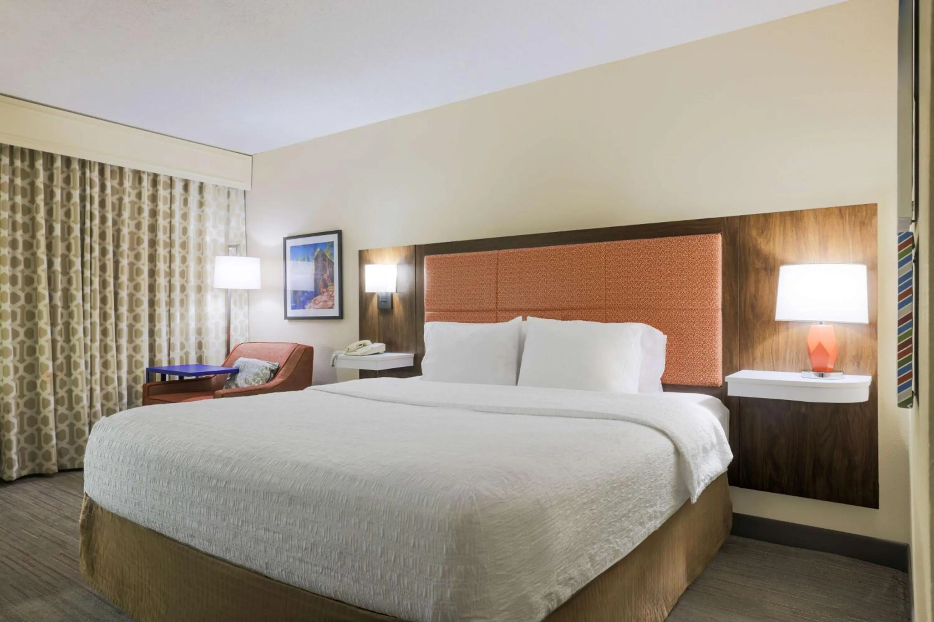 Bed in Hampton Inn Raleigh/Garner