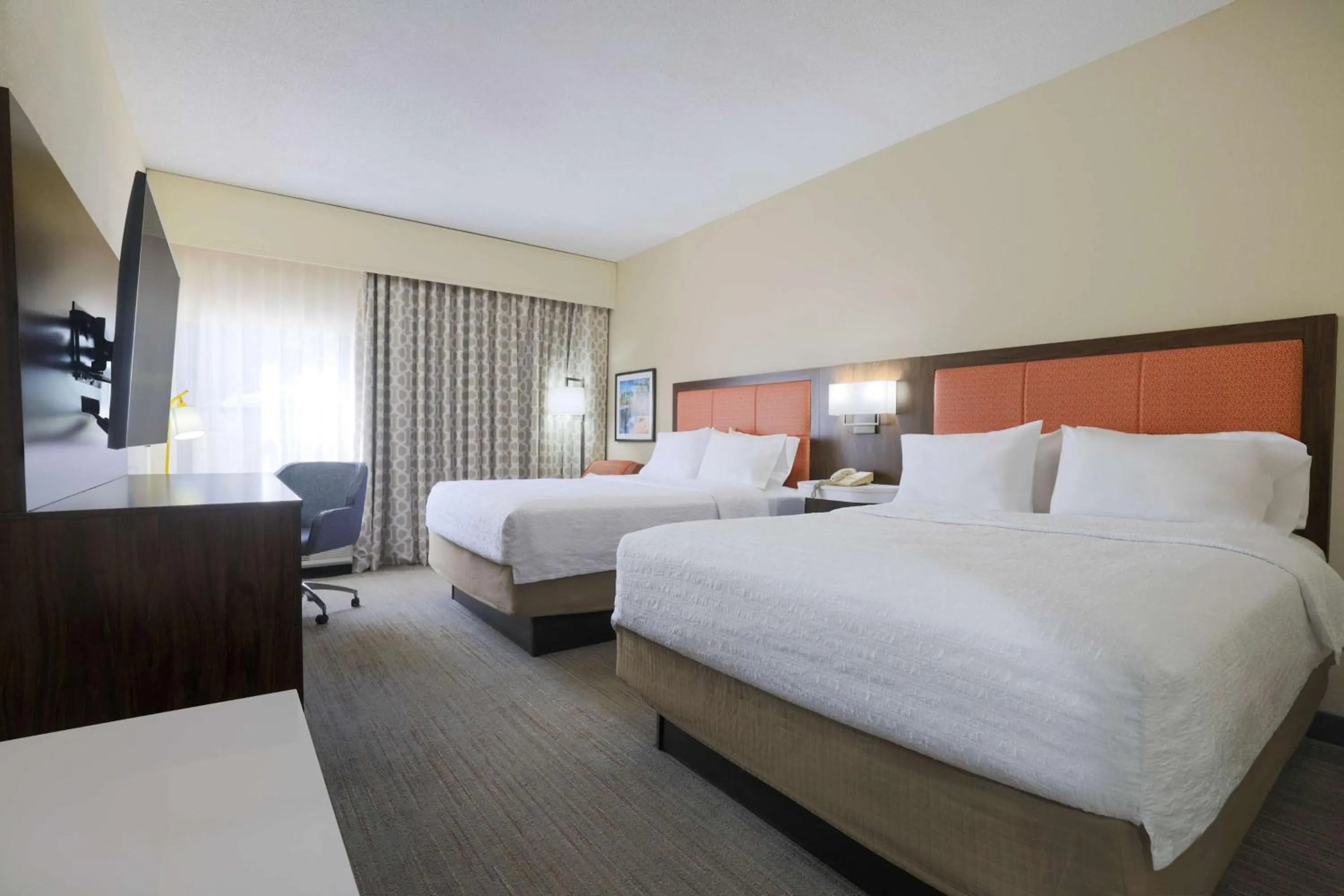 Bed in Hampton Inn Raleigh/Garner