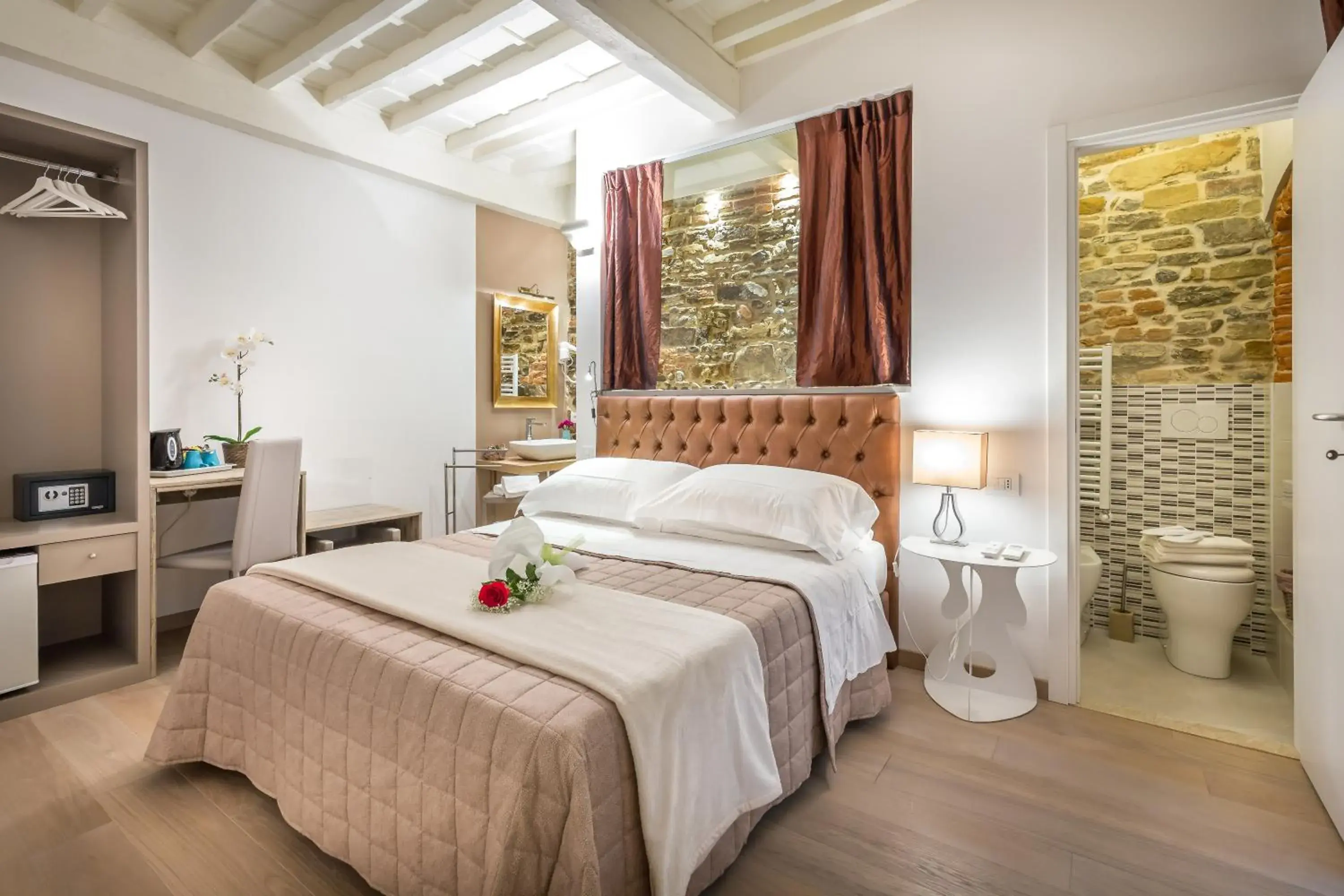 Superior King Room in Relais Gaia Superior King Room in Relais Gaia