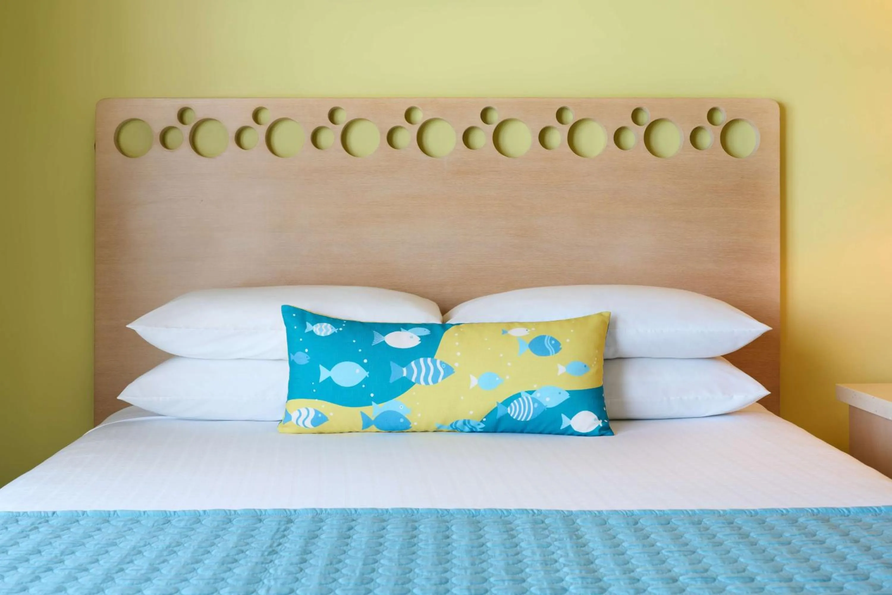 Bed in Waikiki Circle Hotel by Castle