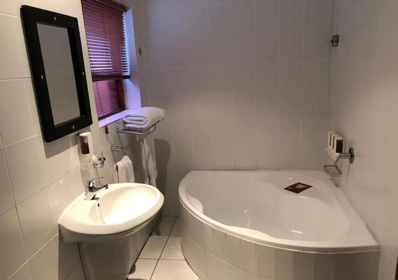 Bathroom in A La Martha's Air-Port Guest House