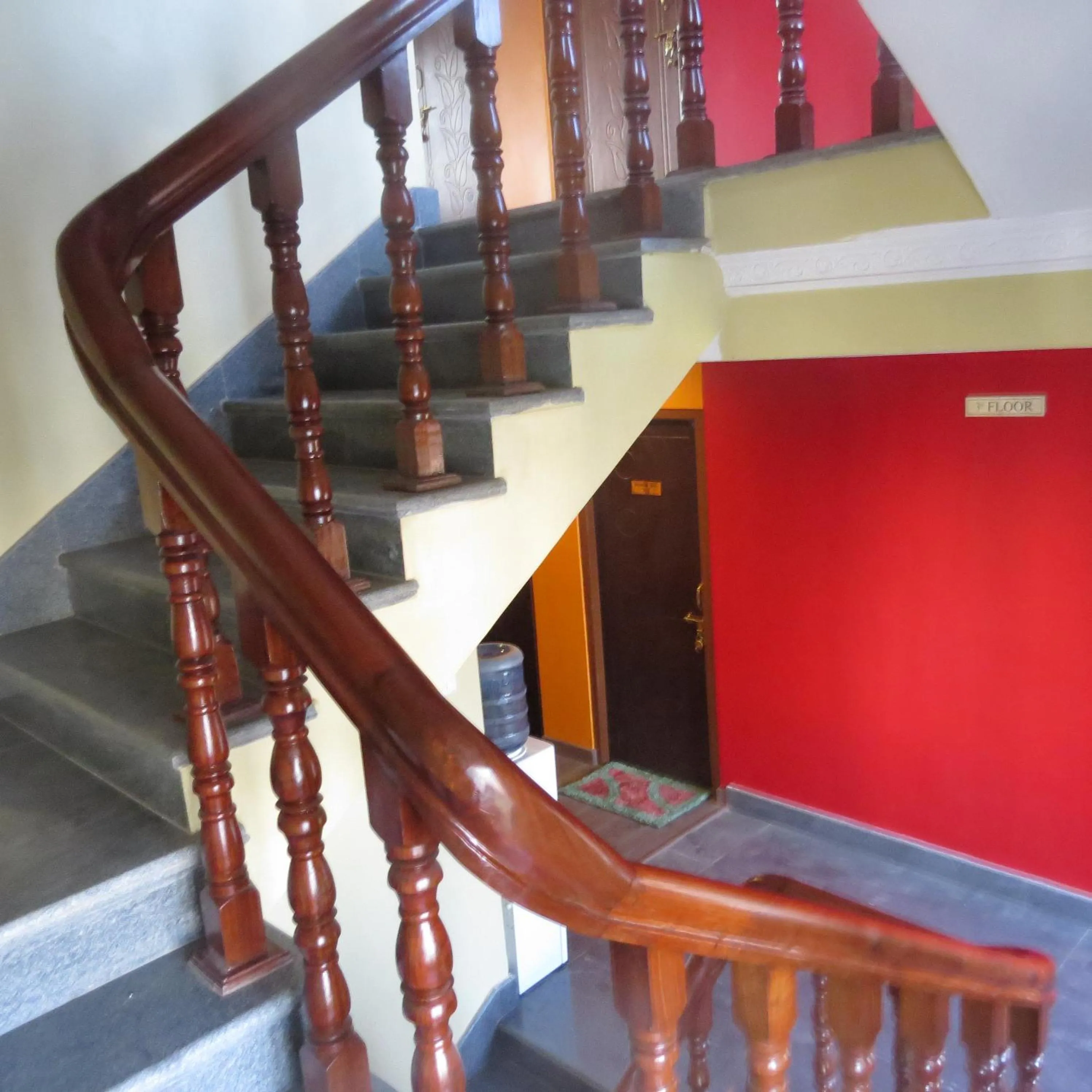 Facade/entrance in Be Here Now