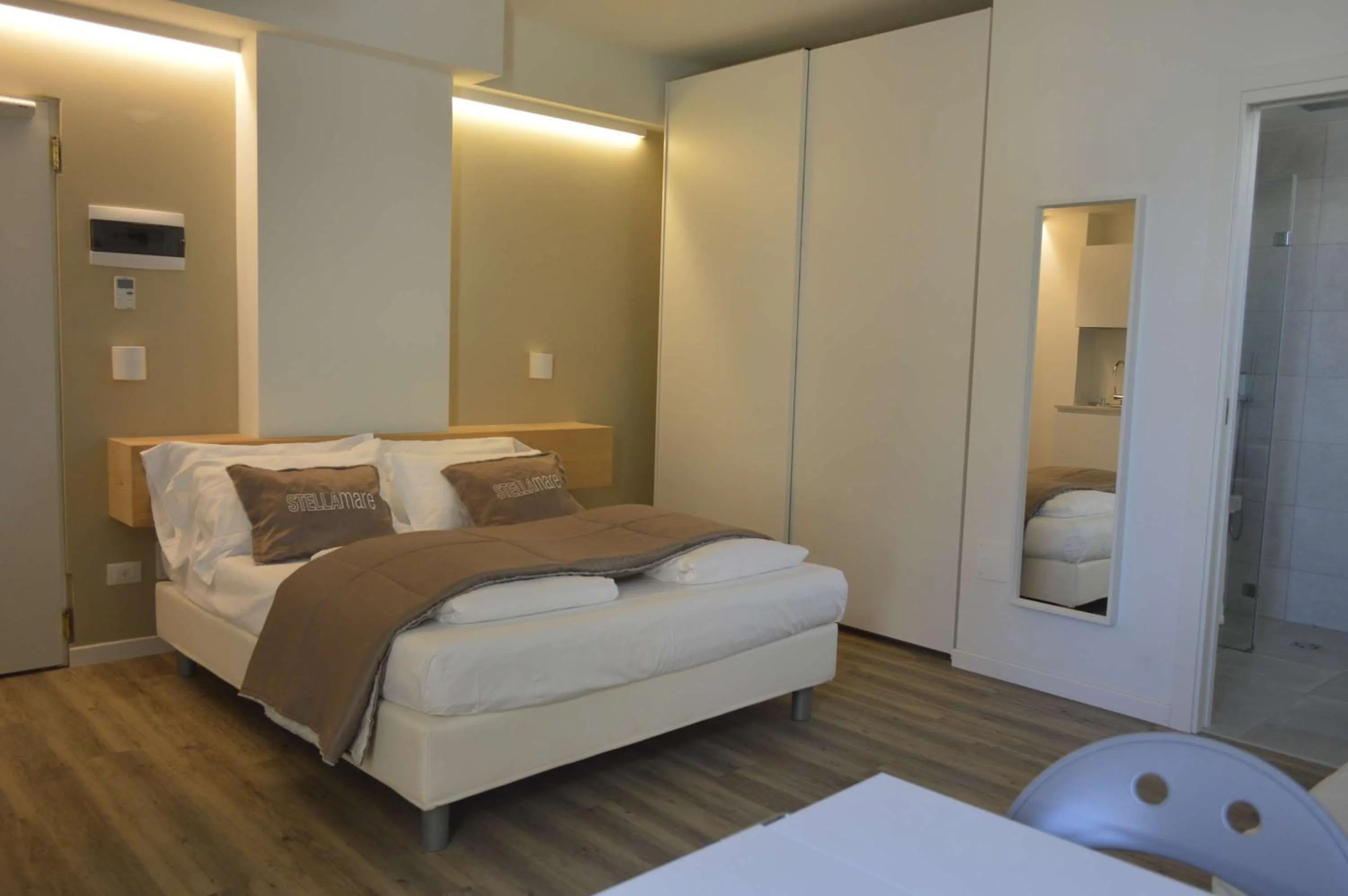 Bedroom, Bed in Stellamare