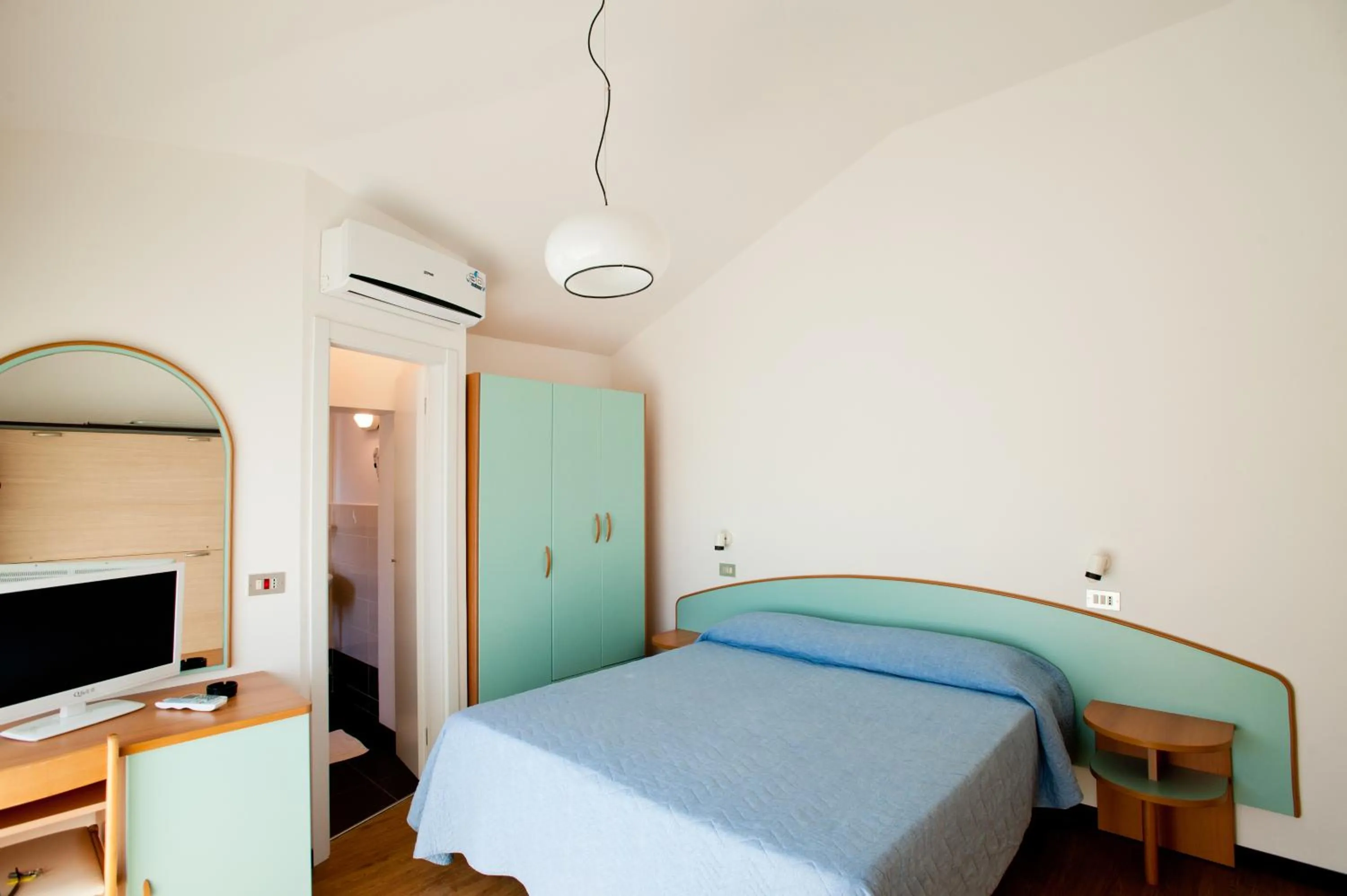 Bed in Albergo Villa Mauri