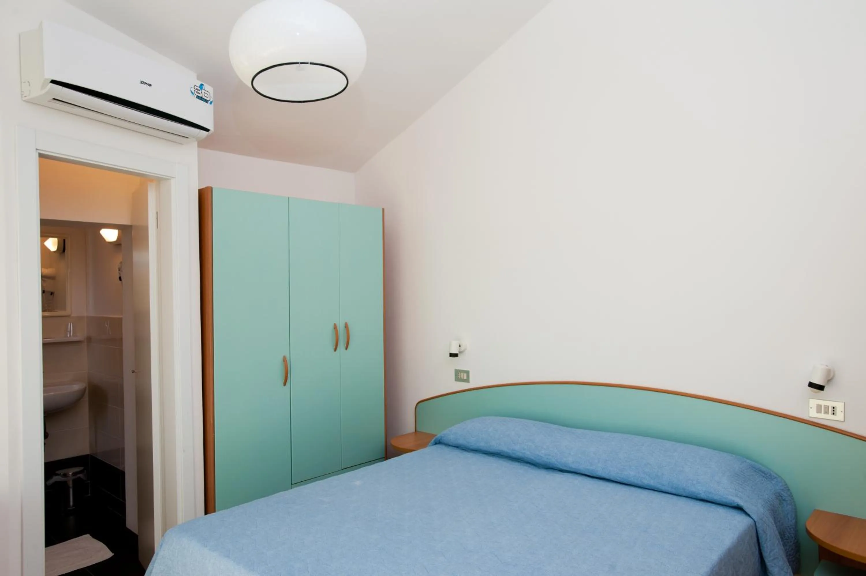 Bed in Albergo Villa Mauri