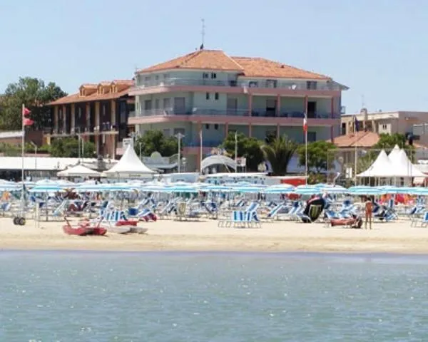 Facade/entrance in Albergo Villa Mauri