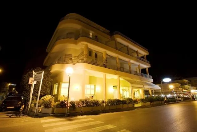 Facade/entrance in Albergo Villa Mauri