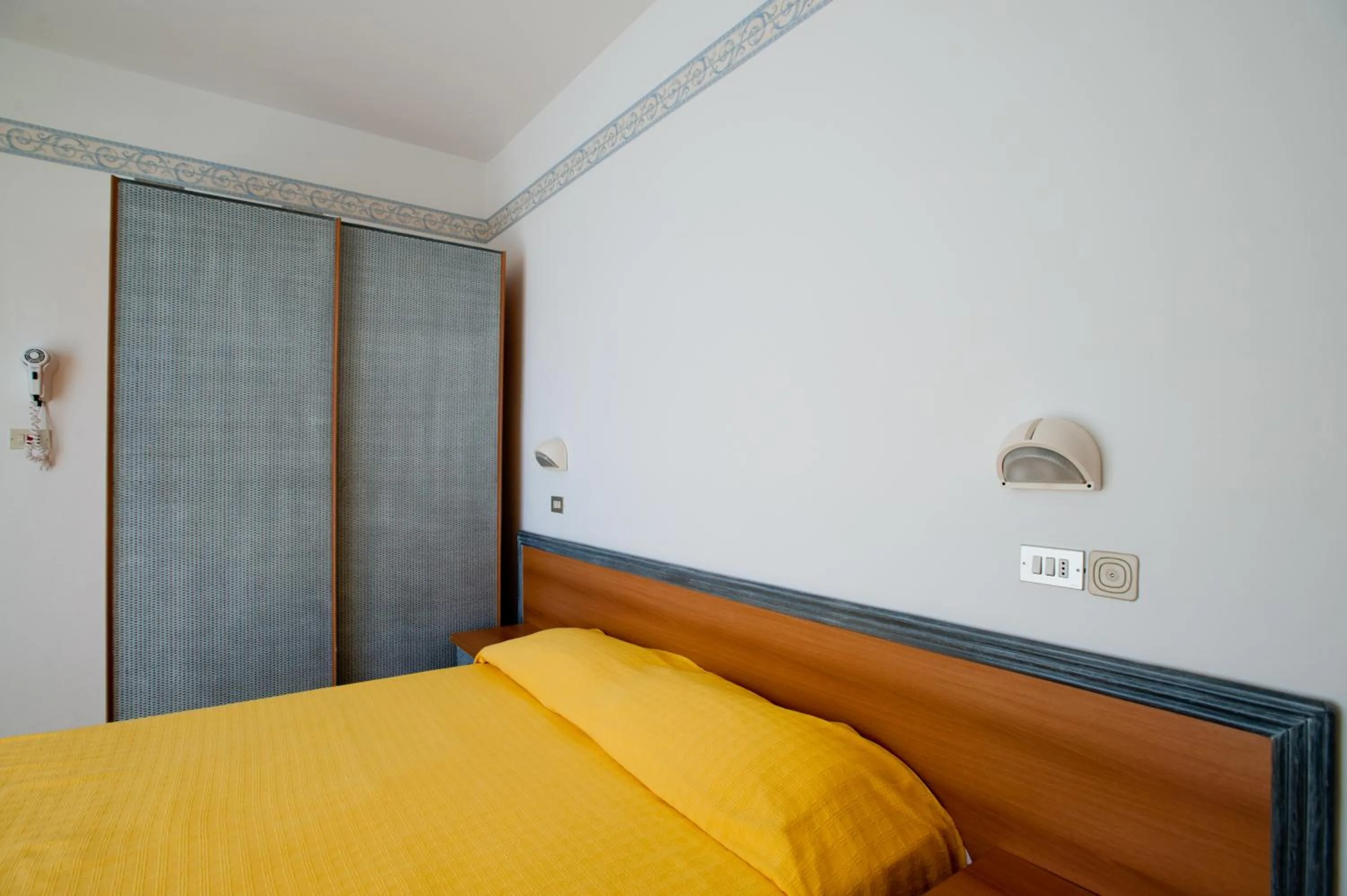 Decorative detail, Bed in Albergo Villa Mauri