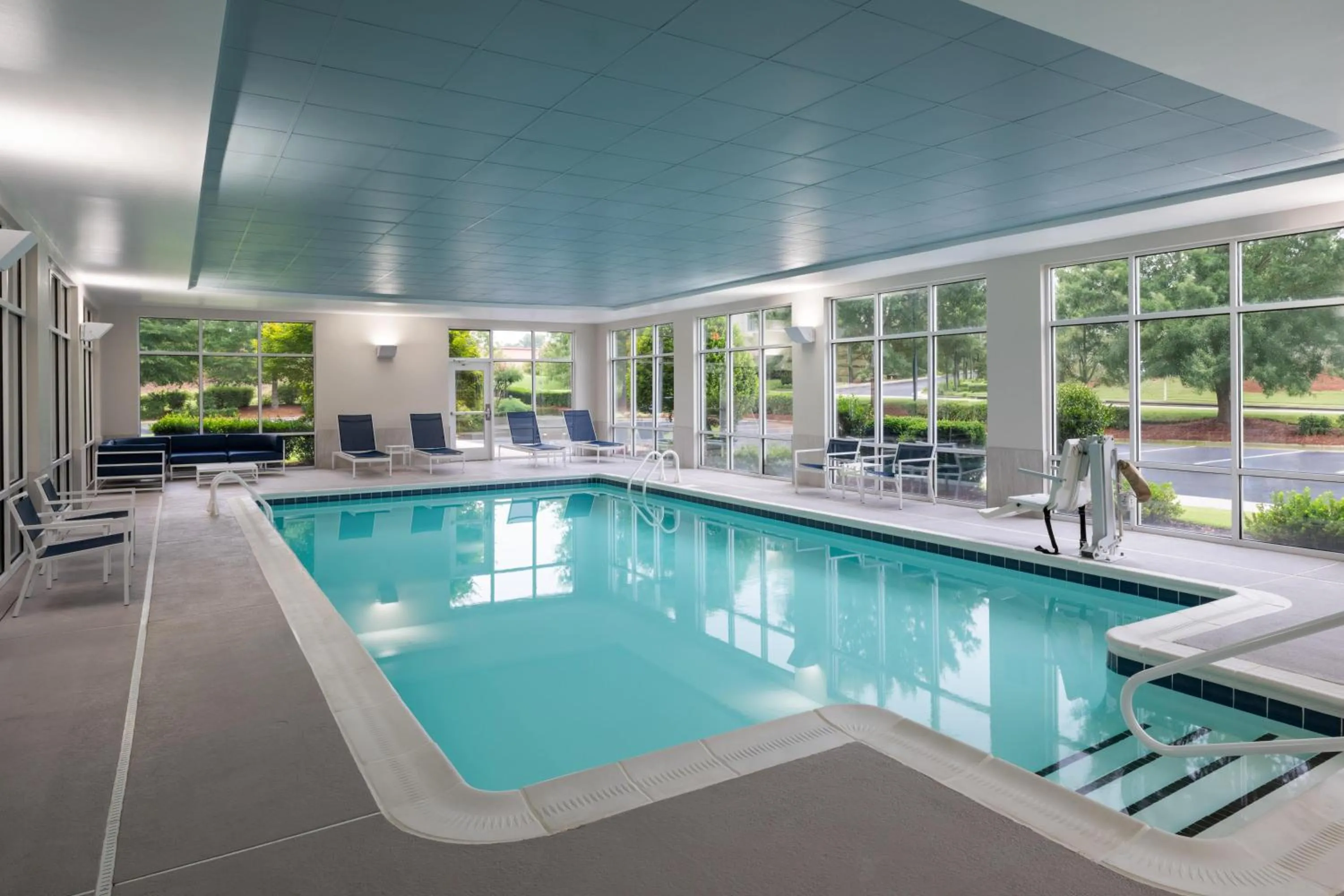 Pool view in Hampton Inn & Suites Southern Pines-Pinehurst