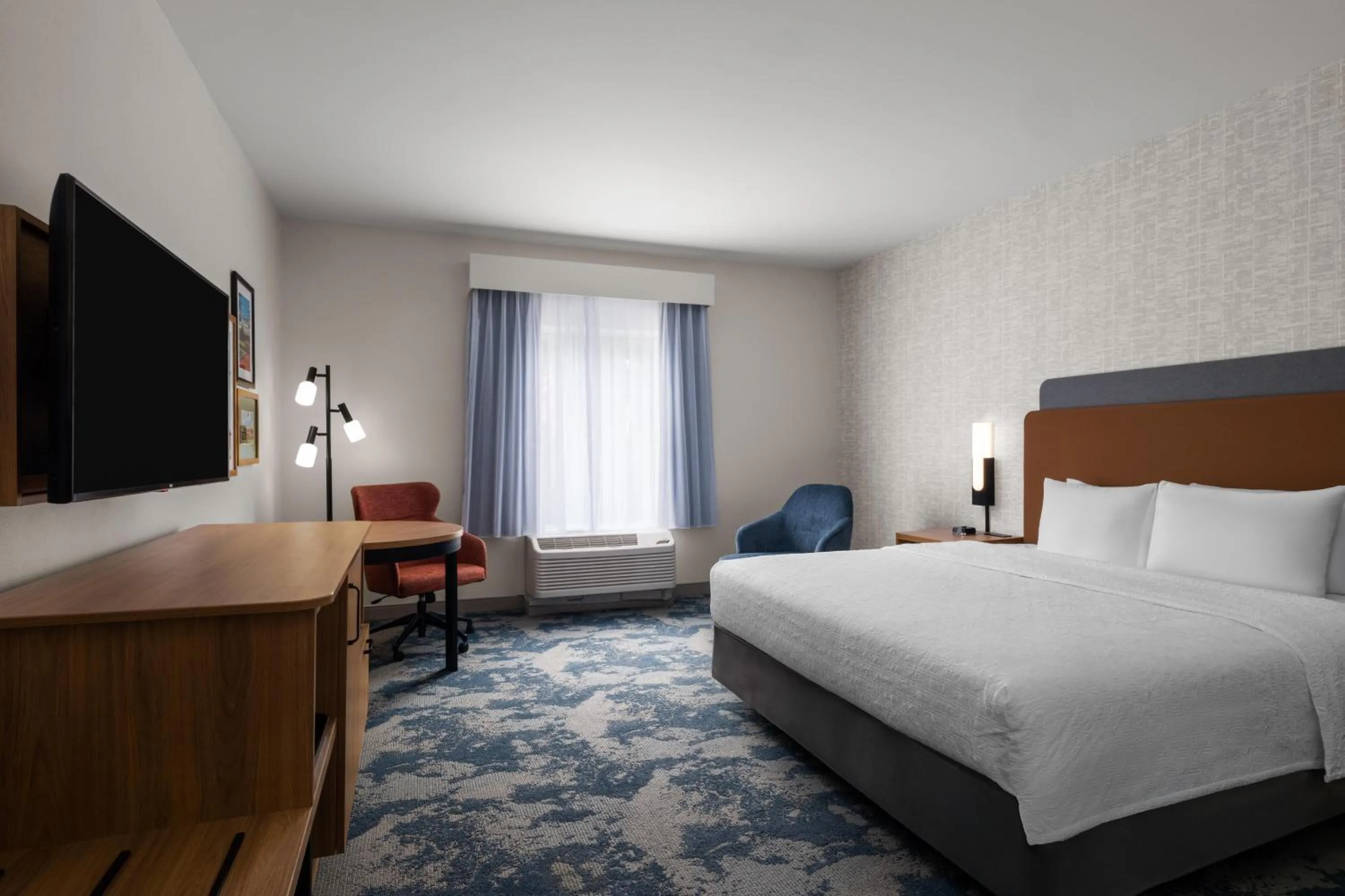 Bed in Hampton Inn & Suites Southern Pines-Pinehurst