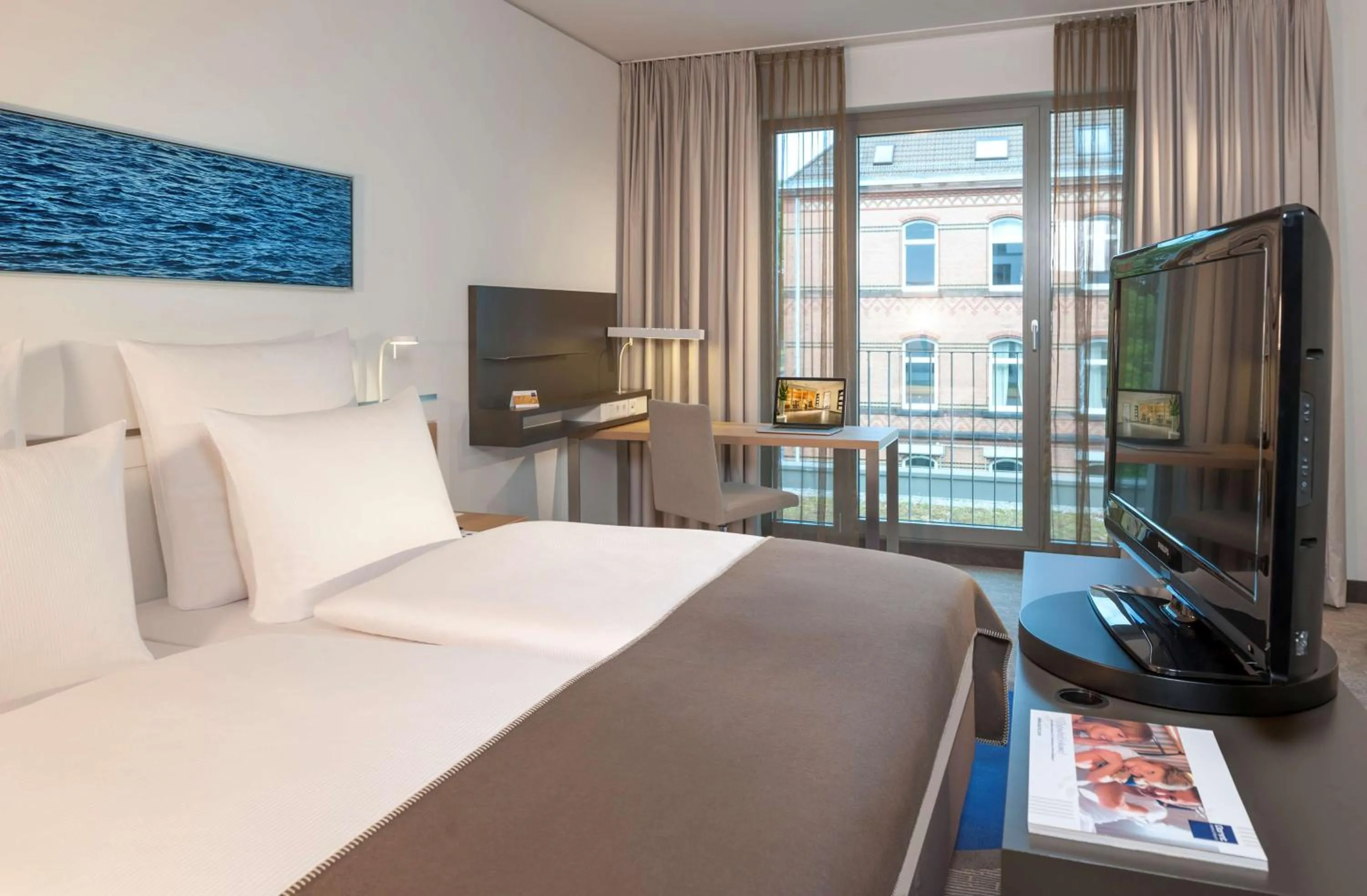 Photo of the whole room, Bed in Dorint Hotel Hamburg-Eppendorf