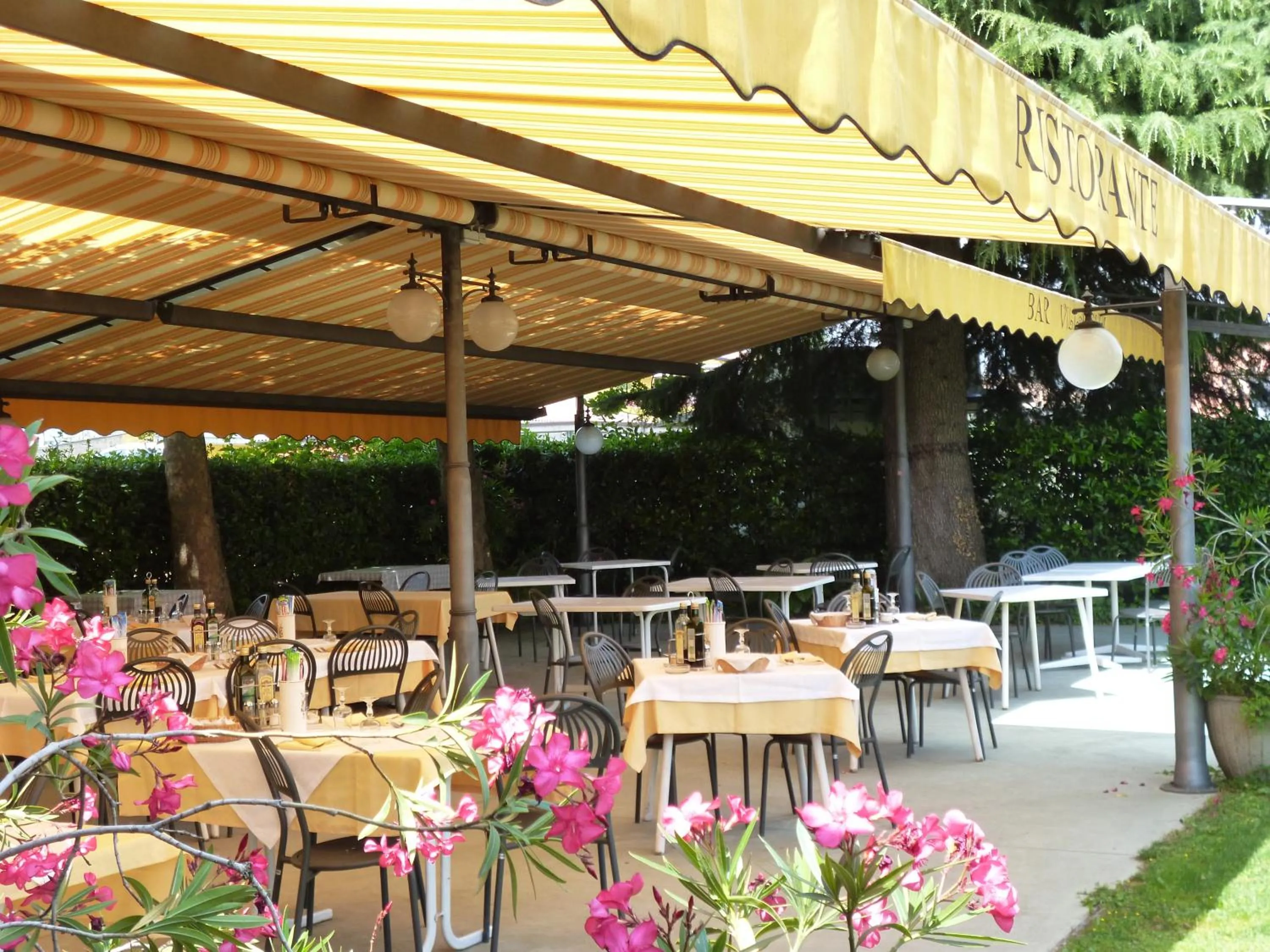 Restaurant/places to eat in Albergo Villa Eva