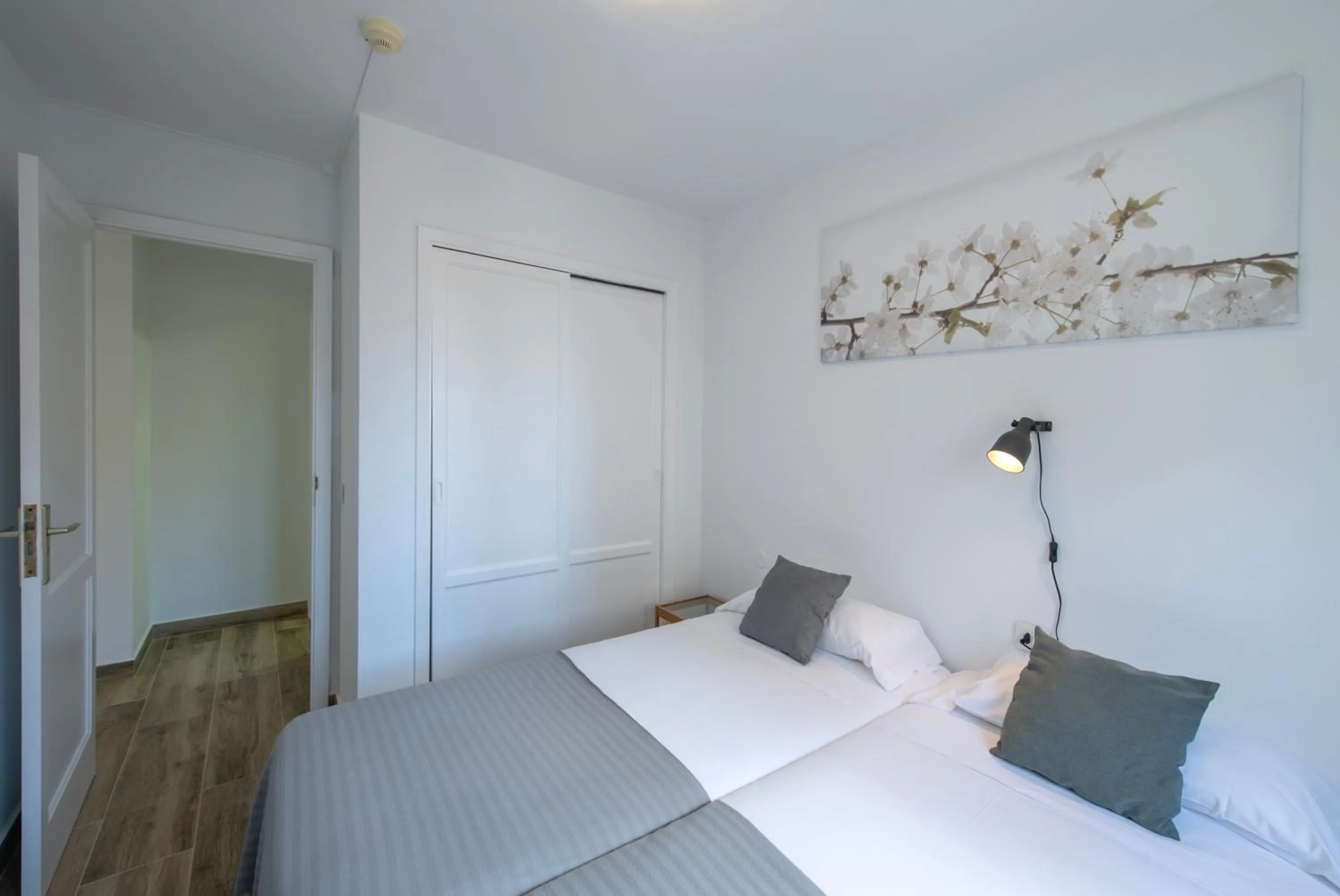 wardrobe, Bed in Apartamentos Los Rosales